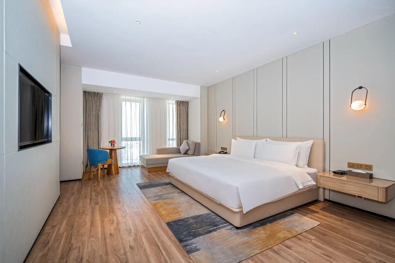 Business King Room