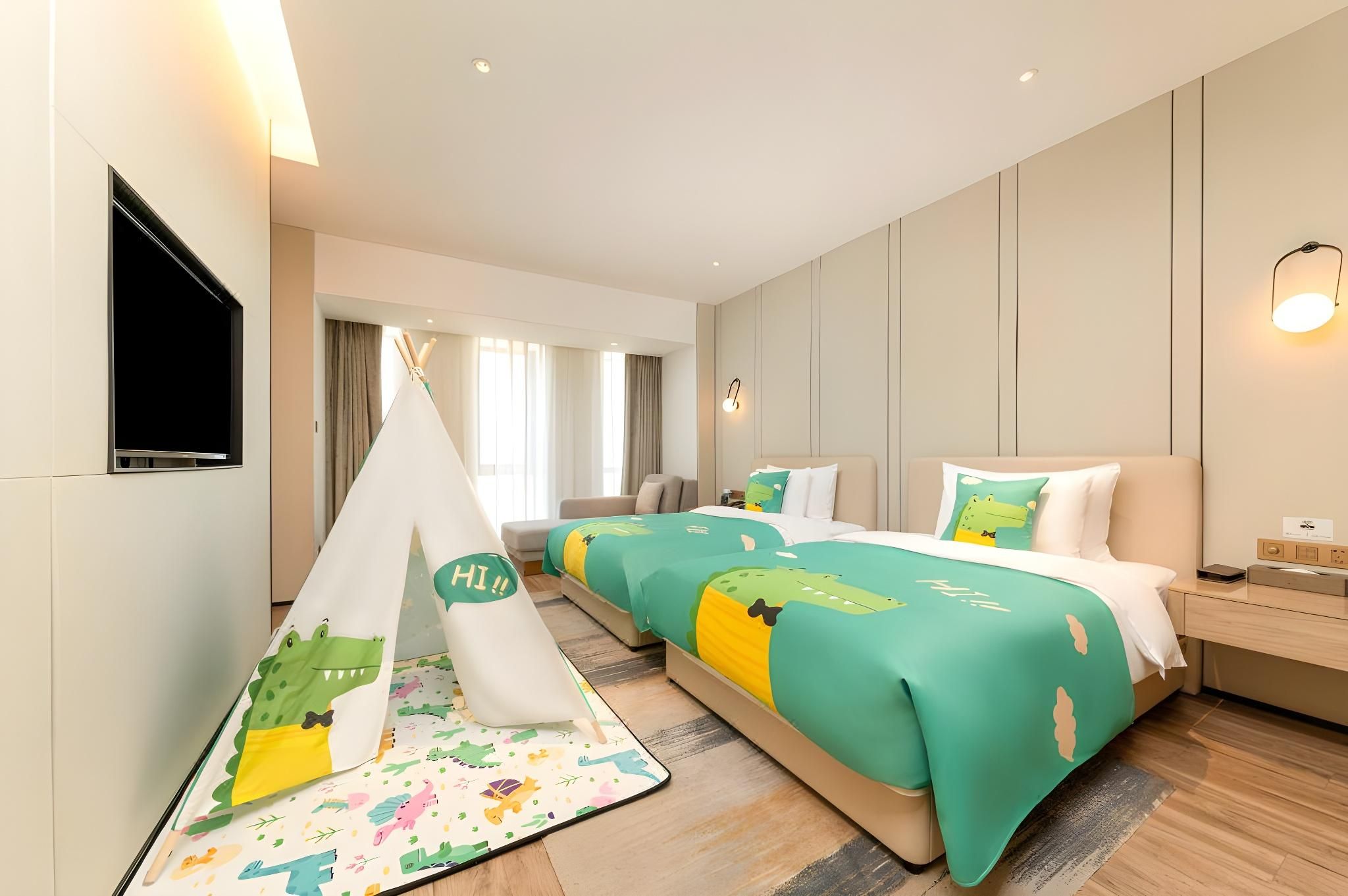 Deluxe Kids Room 3 for 2 Adults and 2 Children