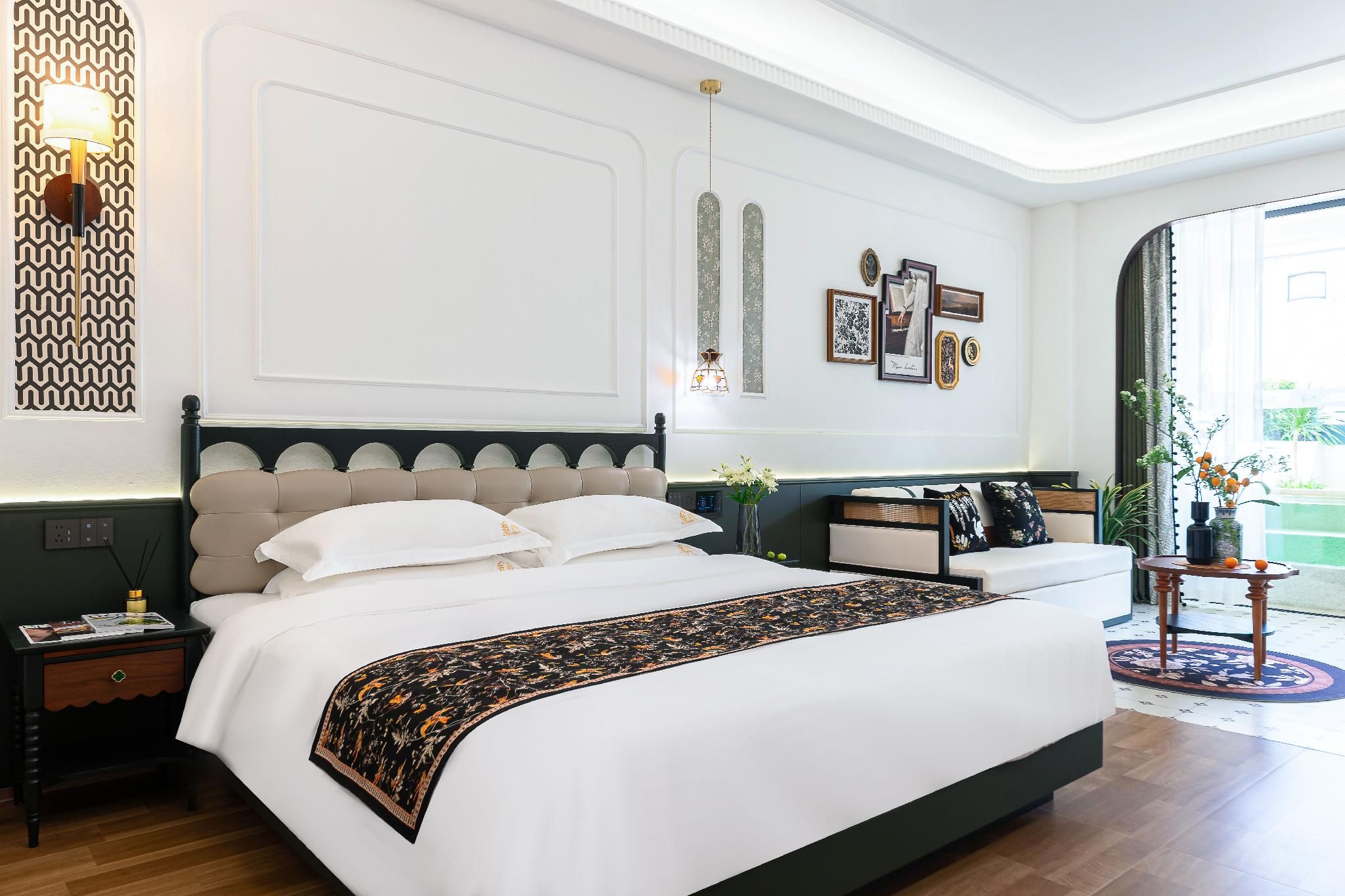 Queen Room with 2 Single Beds