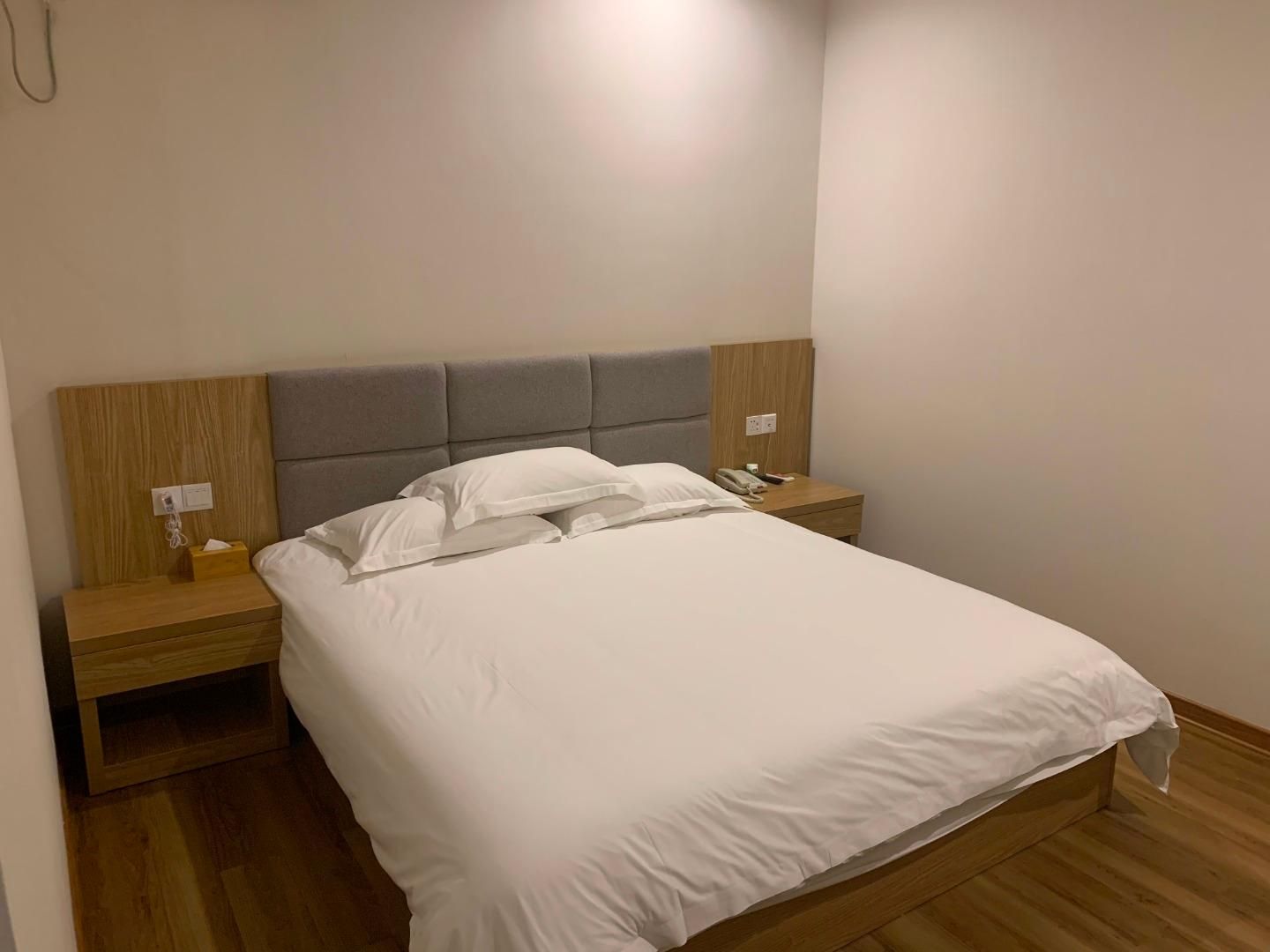 Huazhu - Room With Bed