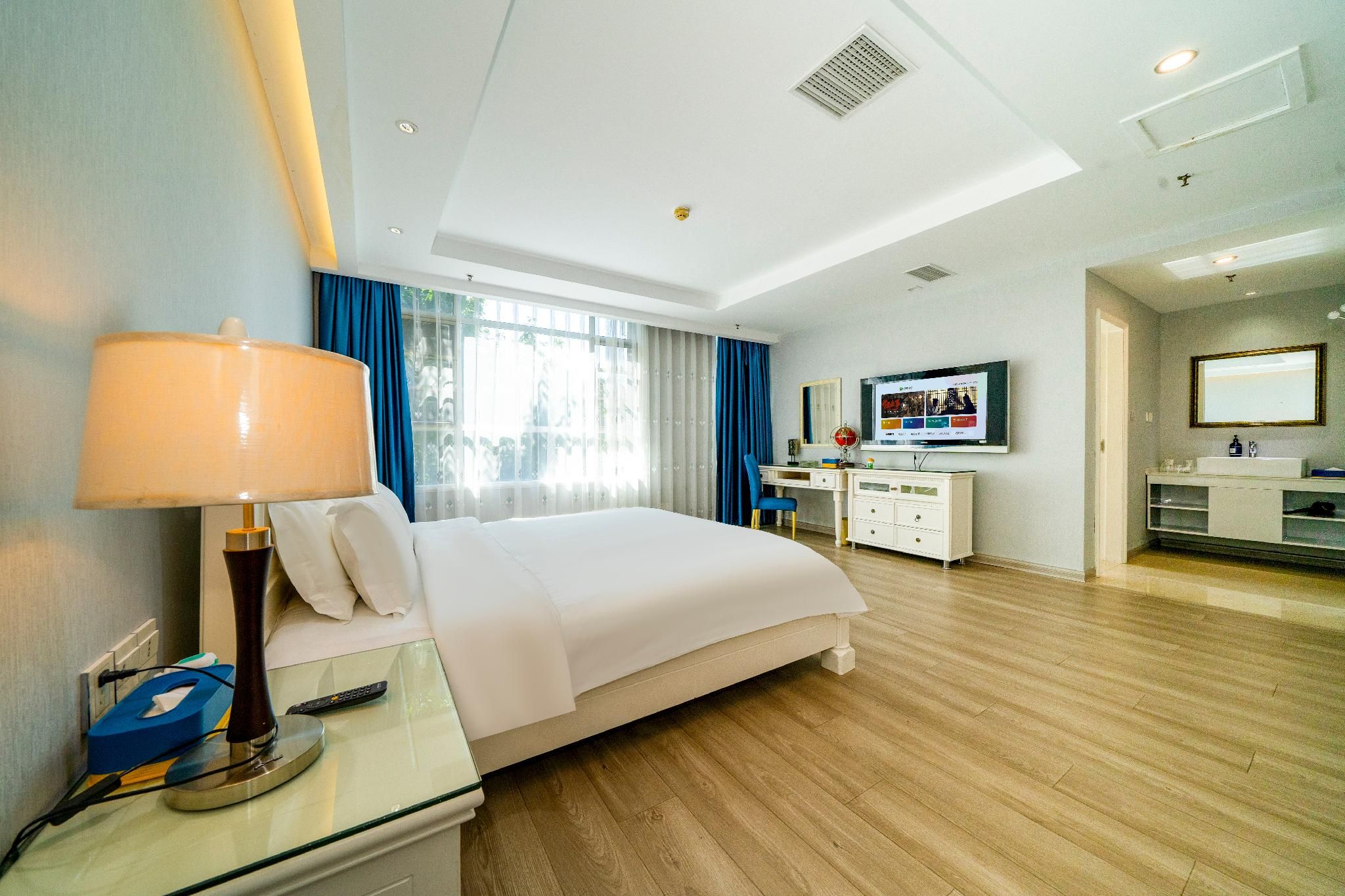 Executive Tower Suite