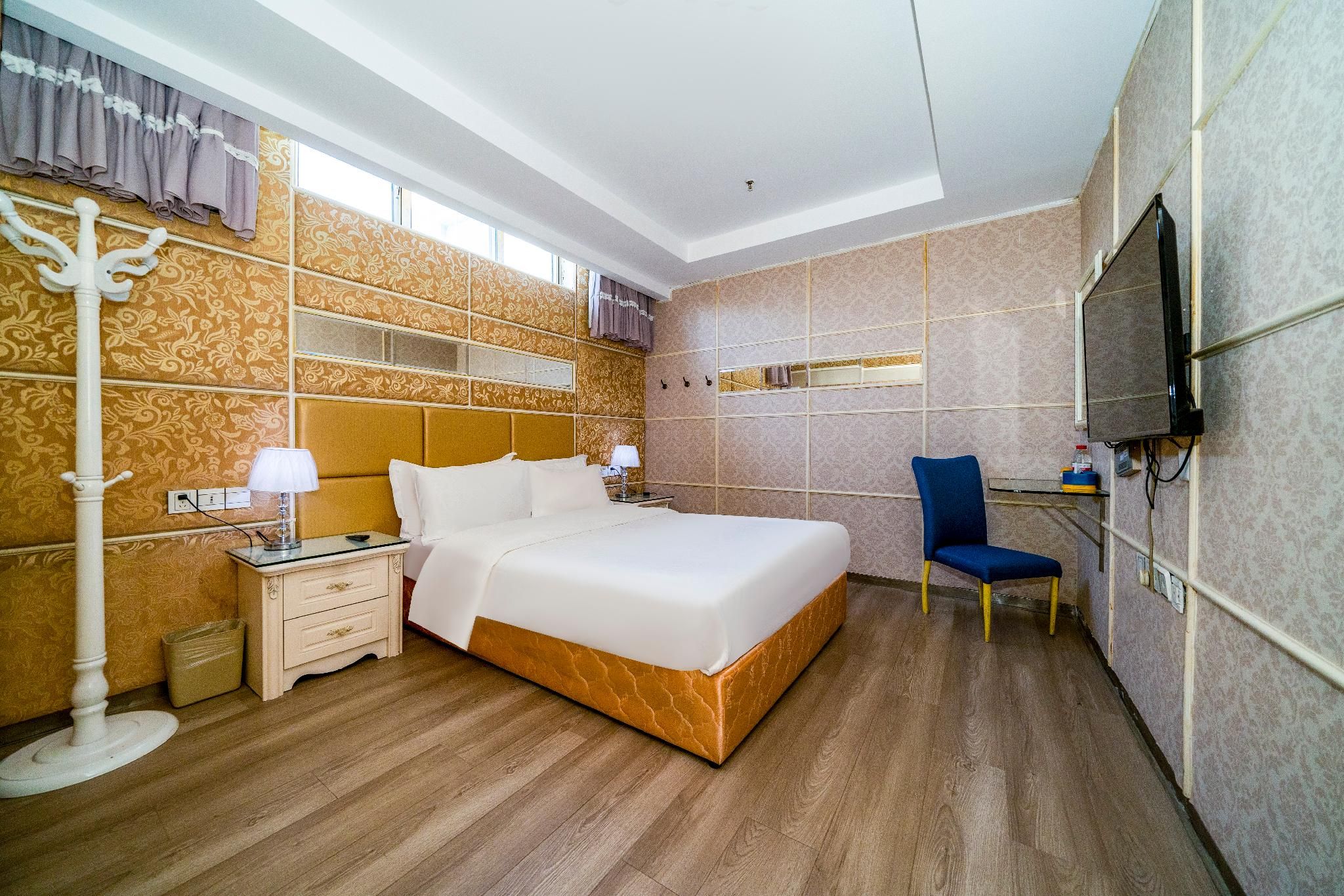 Executive Tower Suite