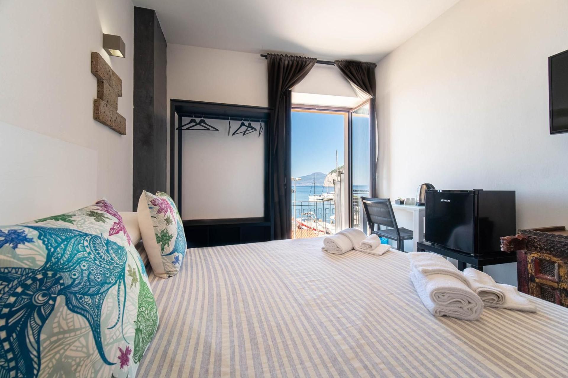 Deluxe Double Room with Balcony and Sea View