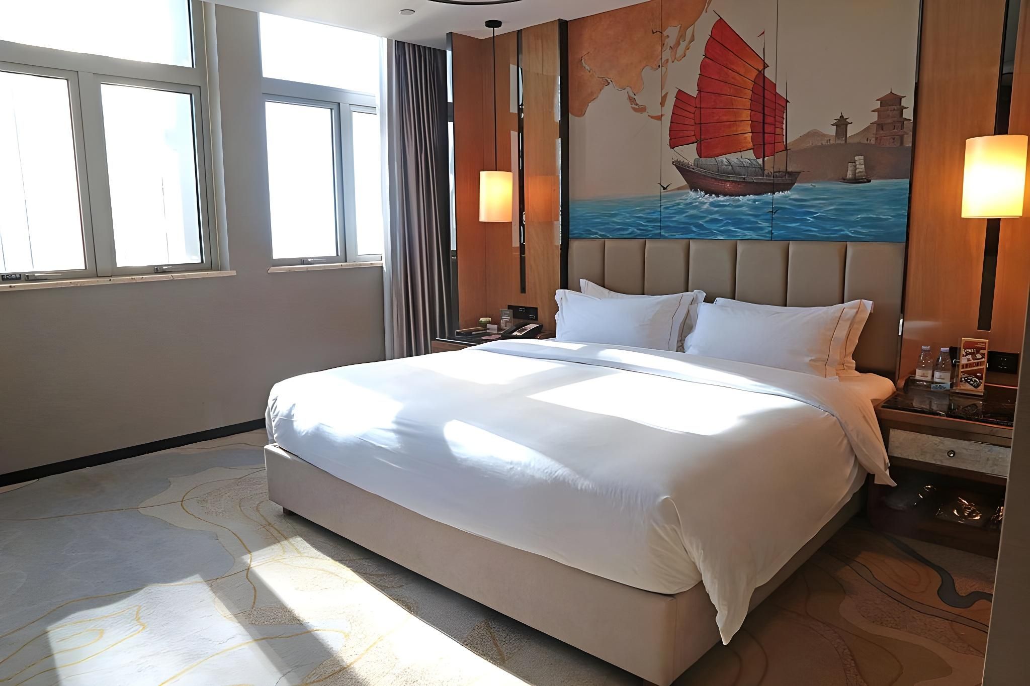 Deluxe King Room with City View