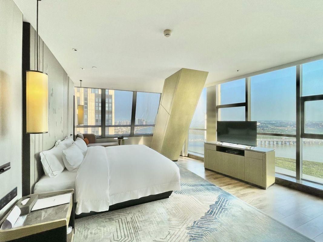 Executive River-View Queen Room
