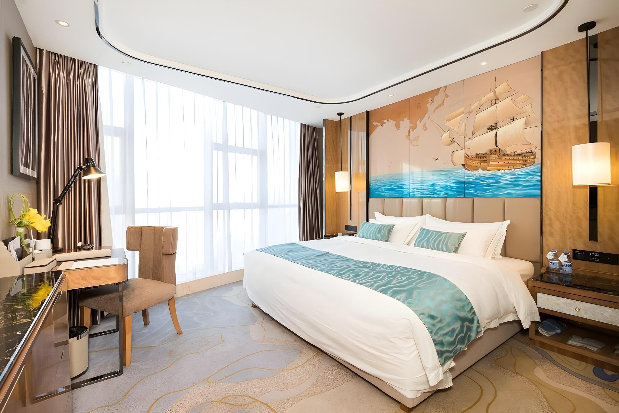 Deluxe King Room with City View