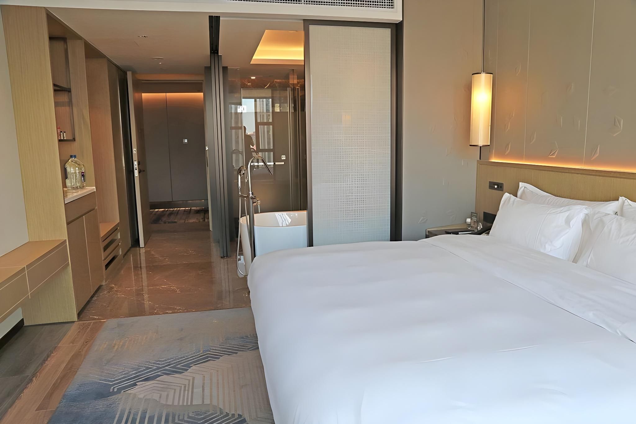 Executive City-View Queen Room