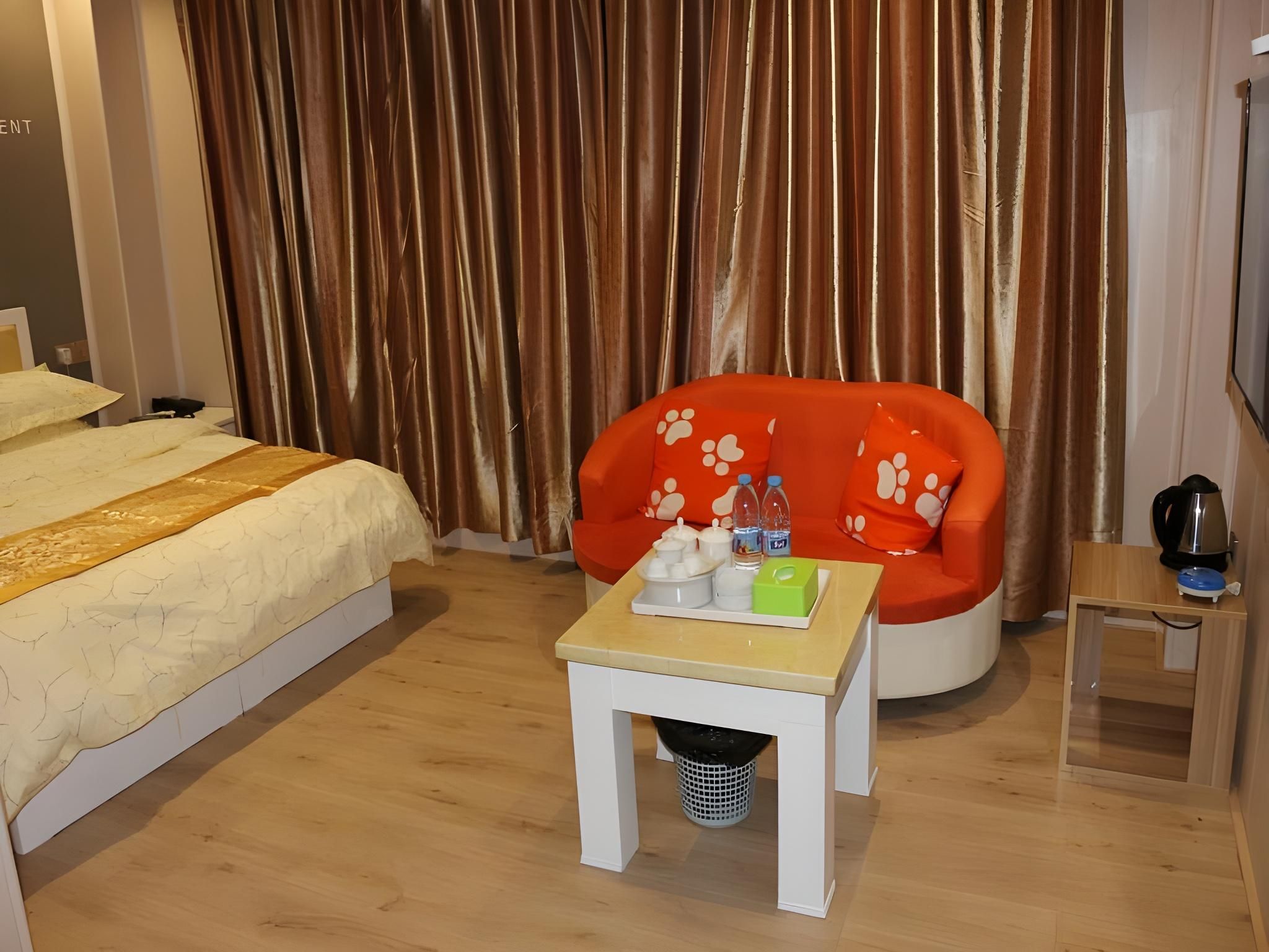 Business Queen Room