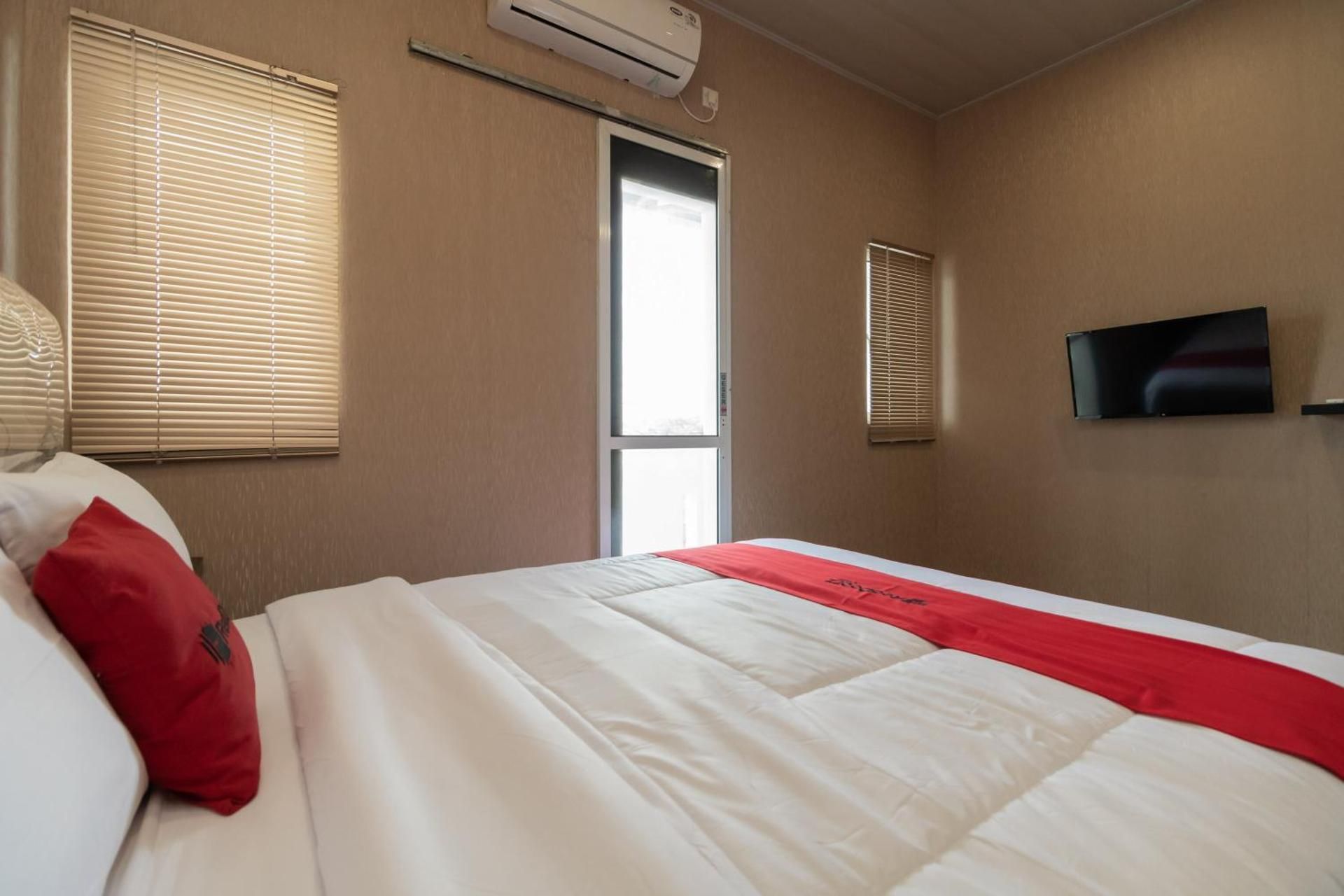 RedDoorz Room