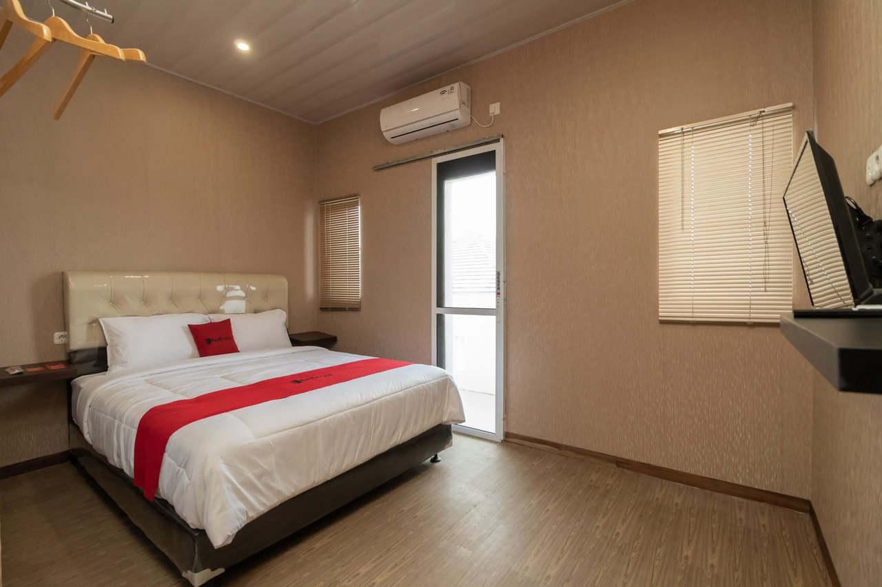 RedDoorz Premium