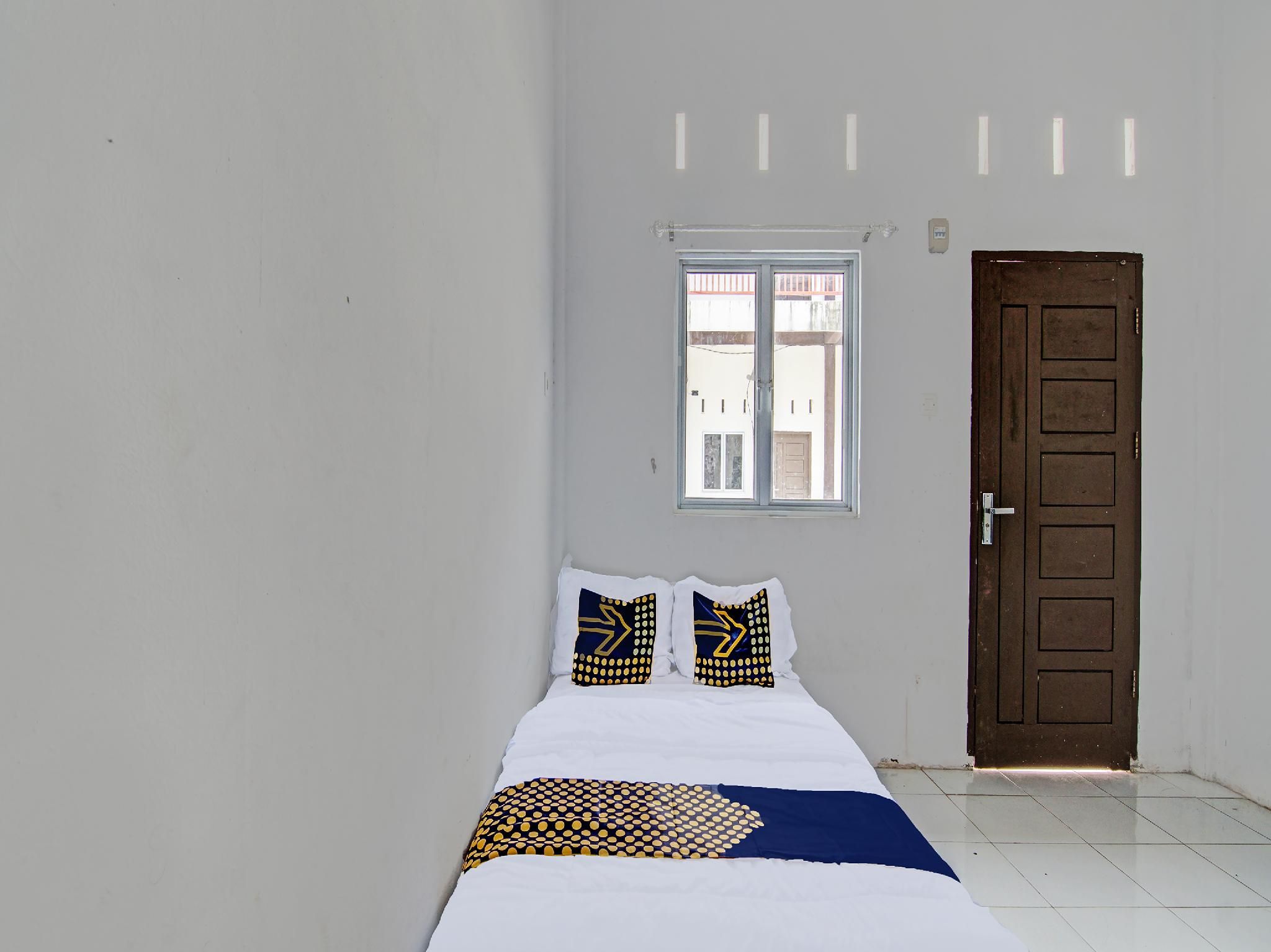 SPOT ON Room without Air Conditioning
