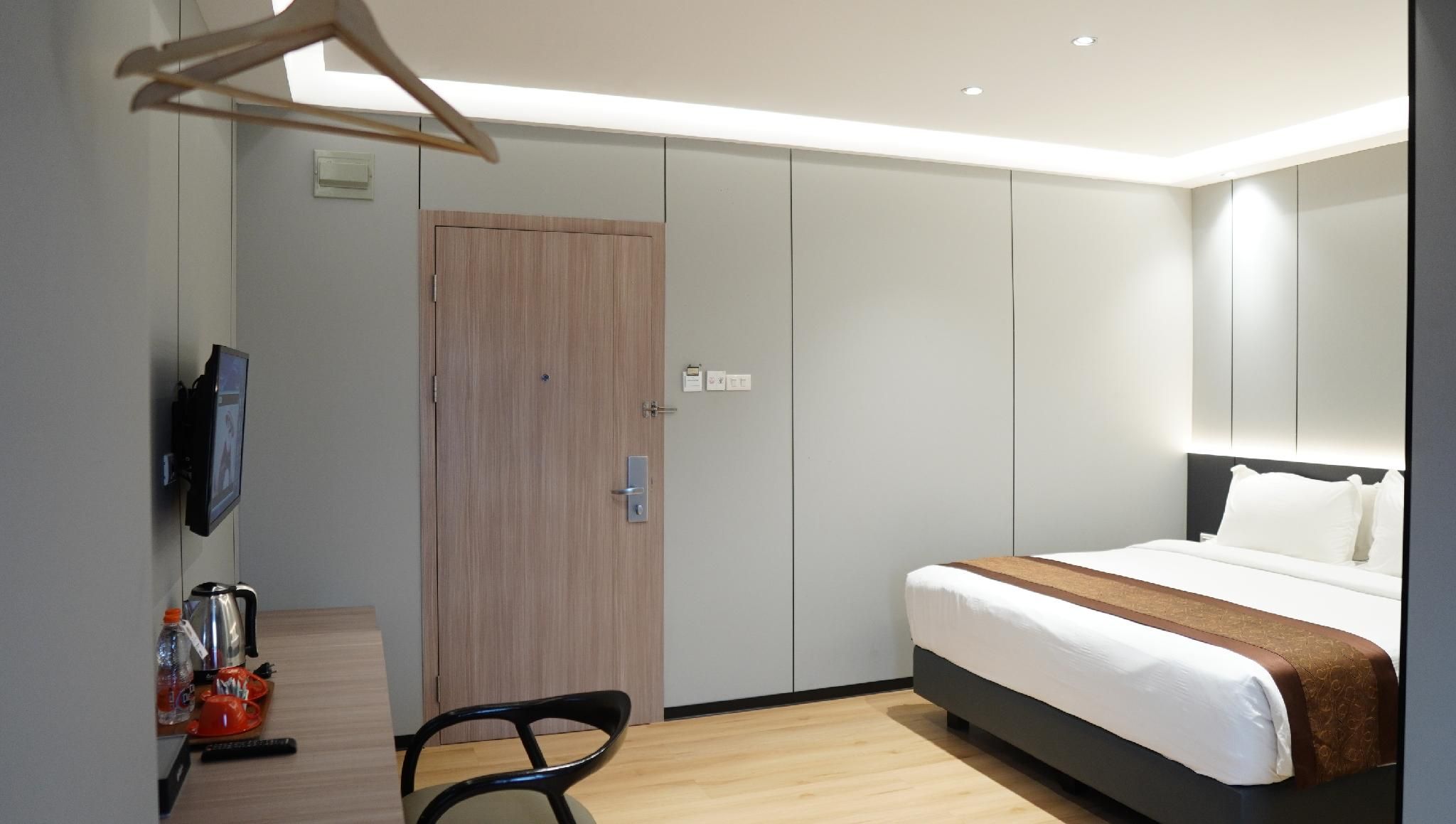 New Hollywood Hotel Superior Double 3