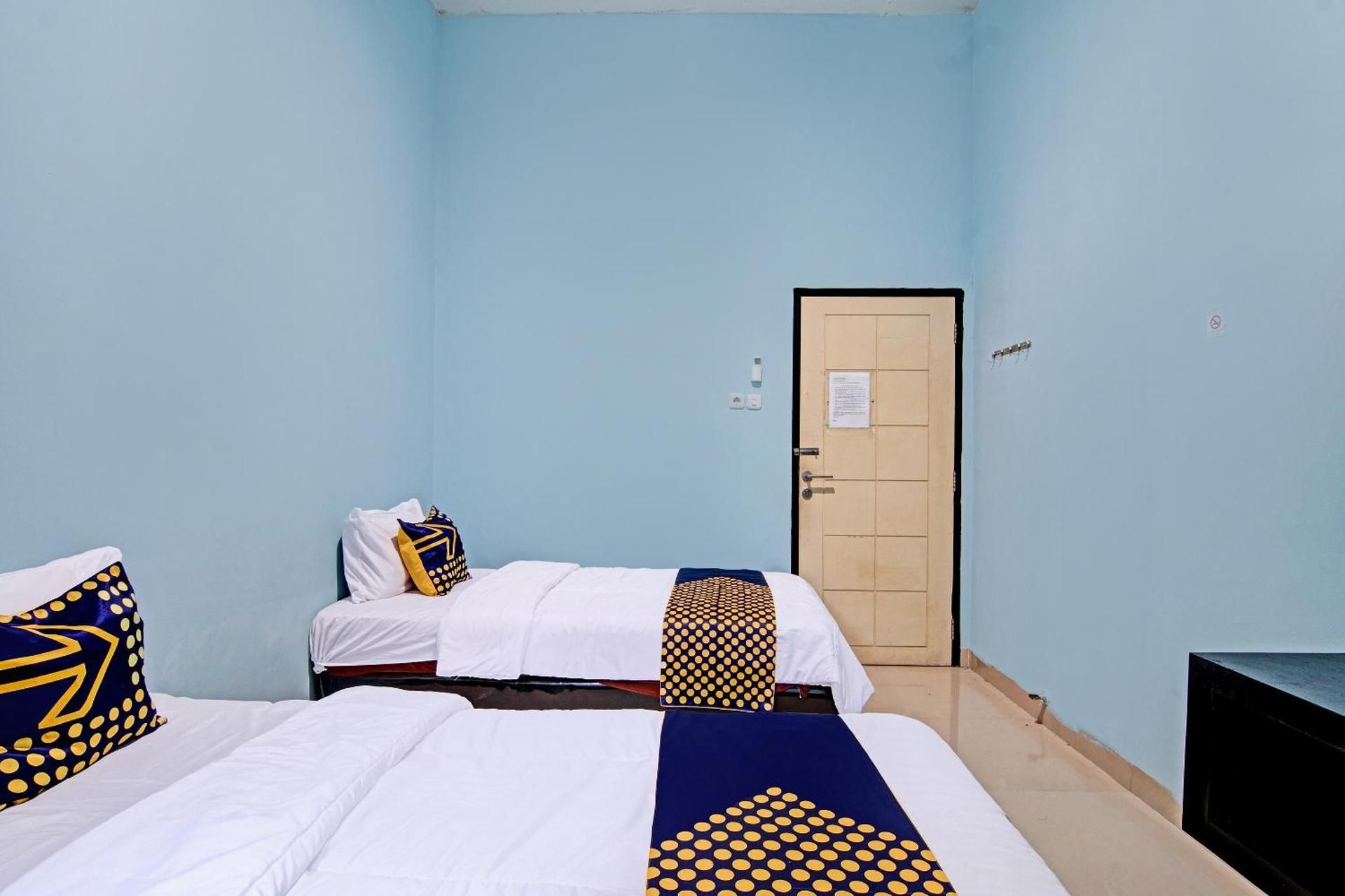 Small Twin Room