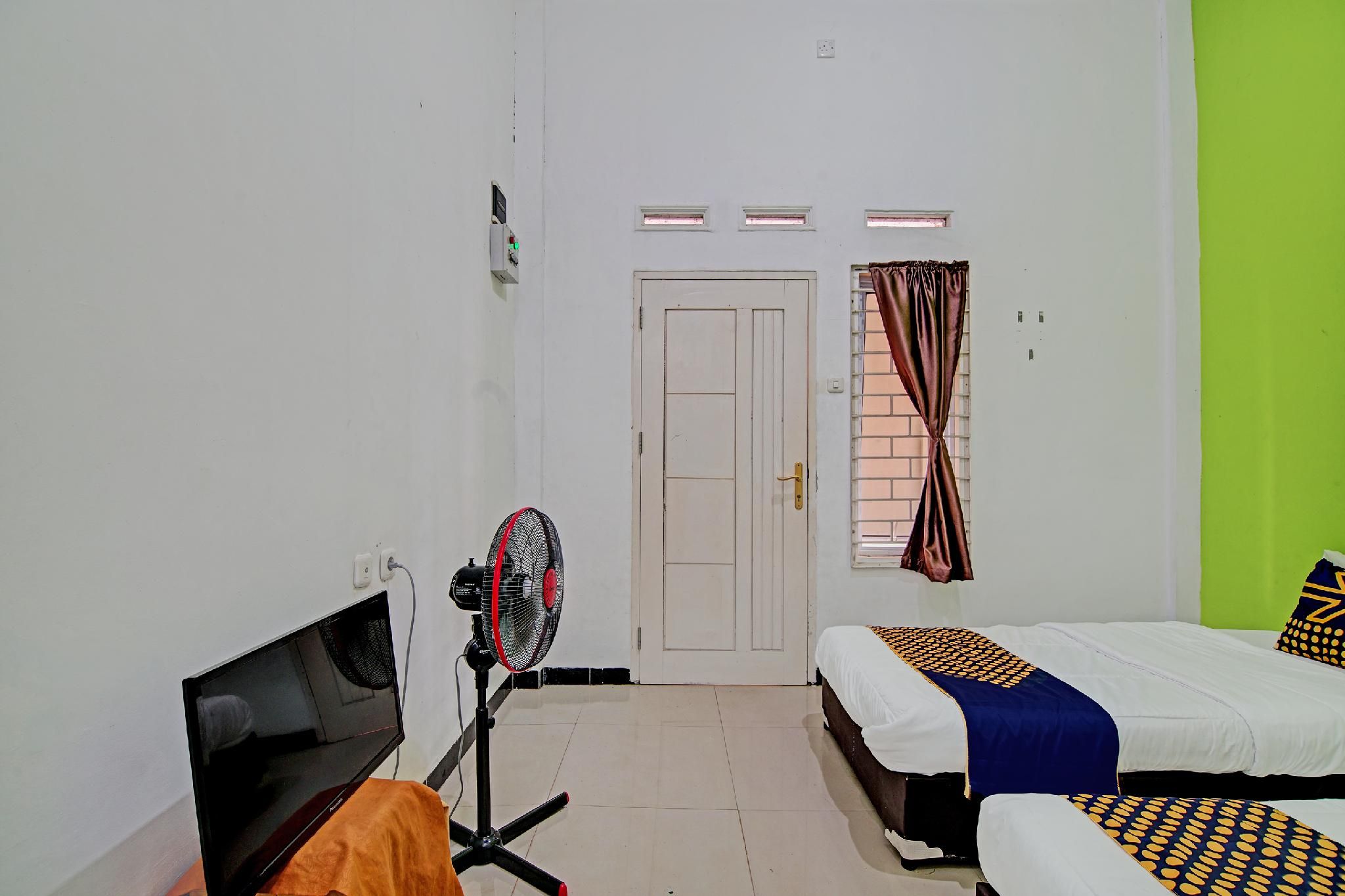 SPOT ON Room without Air Conditioning