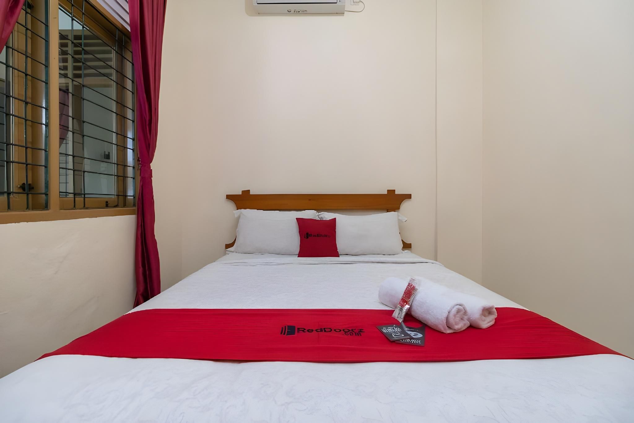 RedDoorz Room