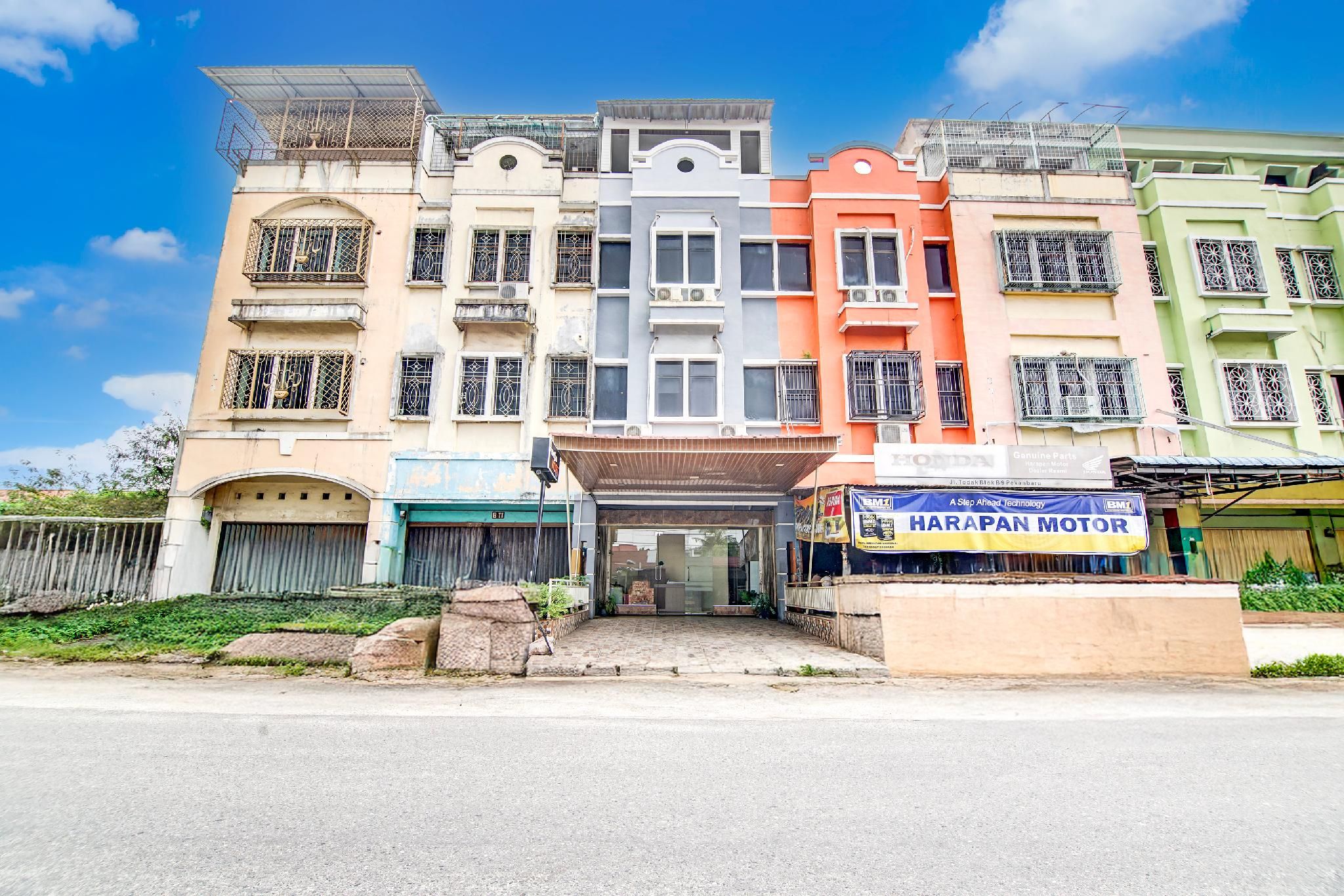 Capital O Pusat Kota Pekanbaru Near Mall Living World Formerly Radja Homestay