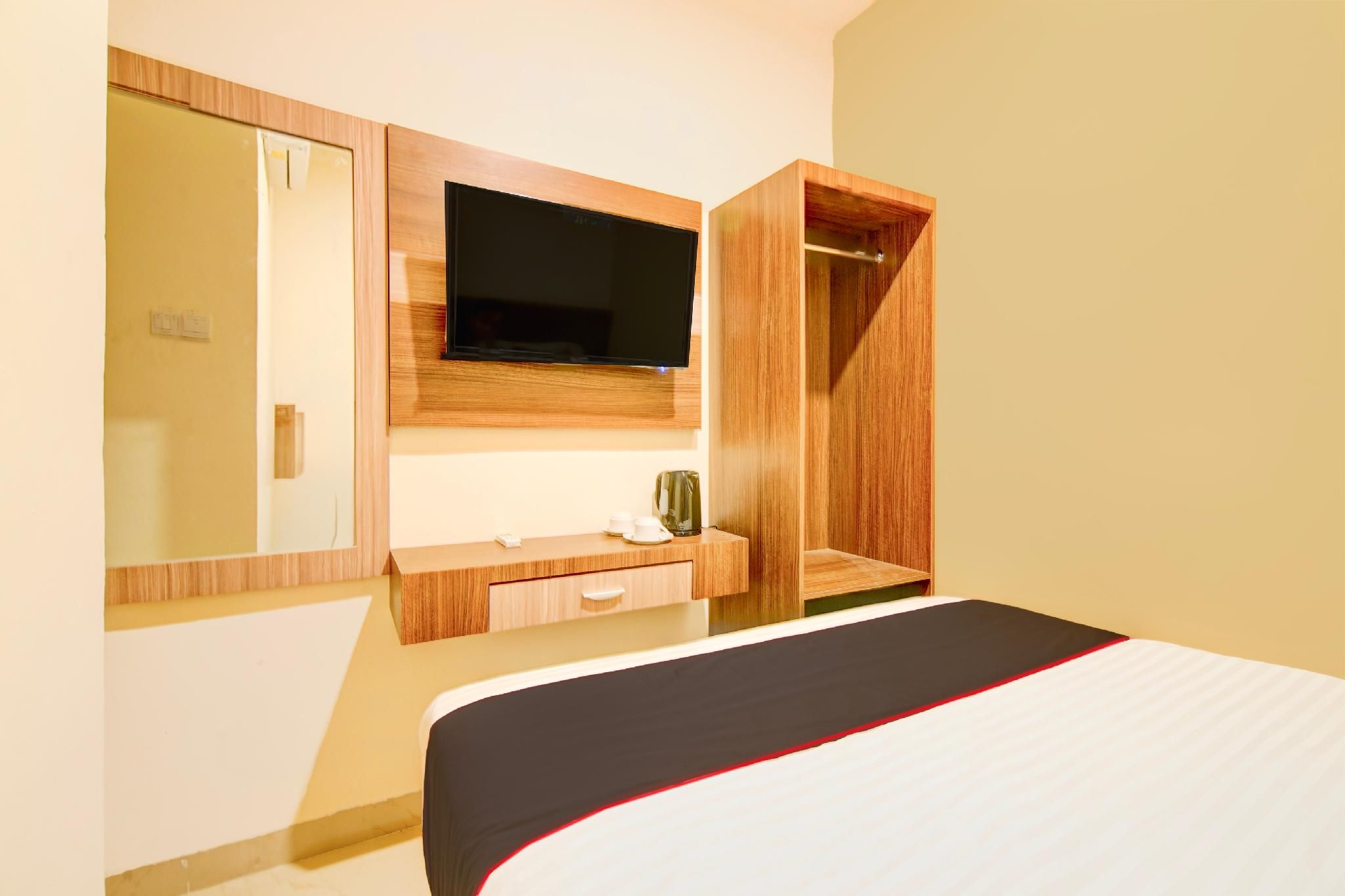 Capital O Pusat Kota Pekanbaru Near Mall Living World Formerly Radja Homestay Standard Double