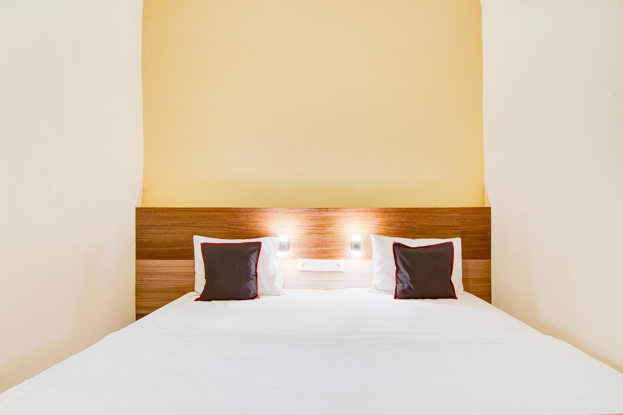 Capital O Pusat Kota Pekanbaru Near Mall Living World Formerly Radja Homestay Deluxe Double 2