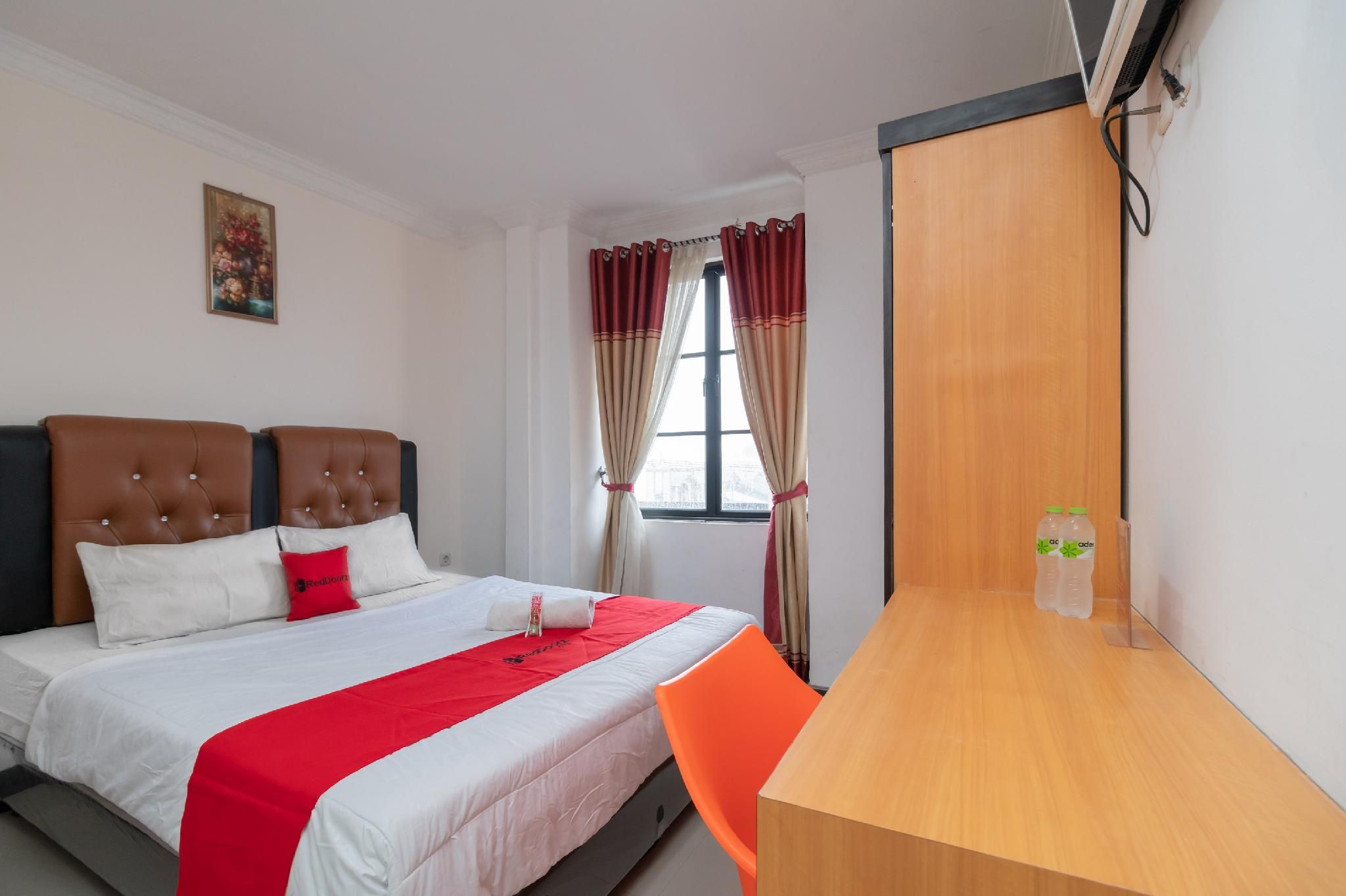 RedDoorz Room