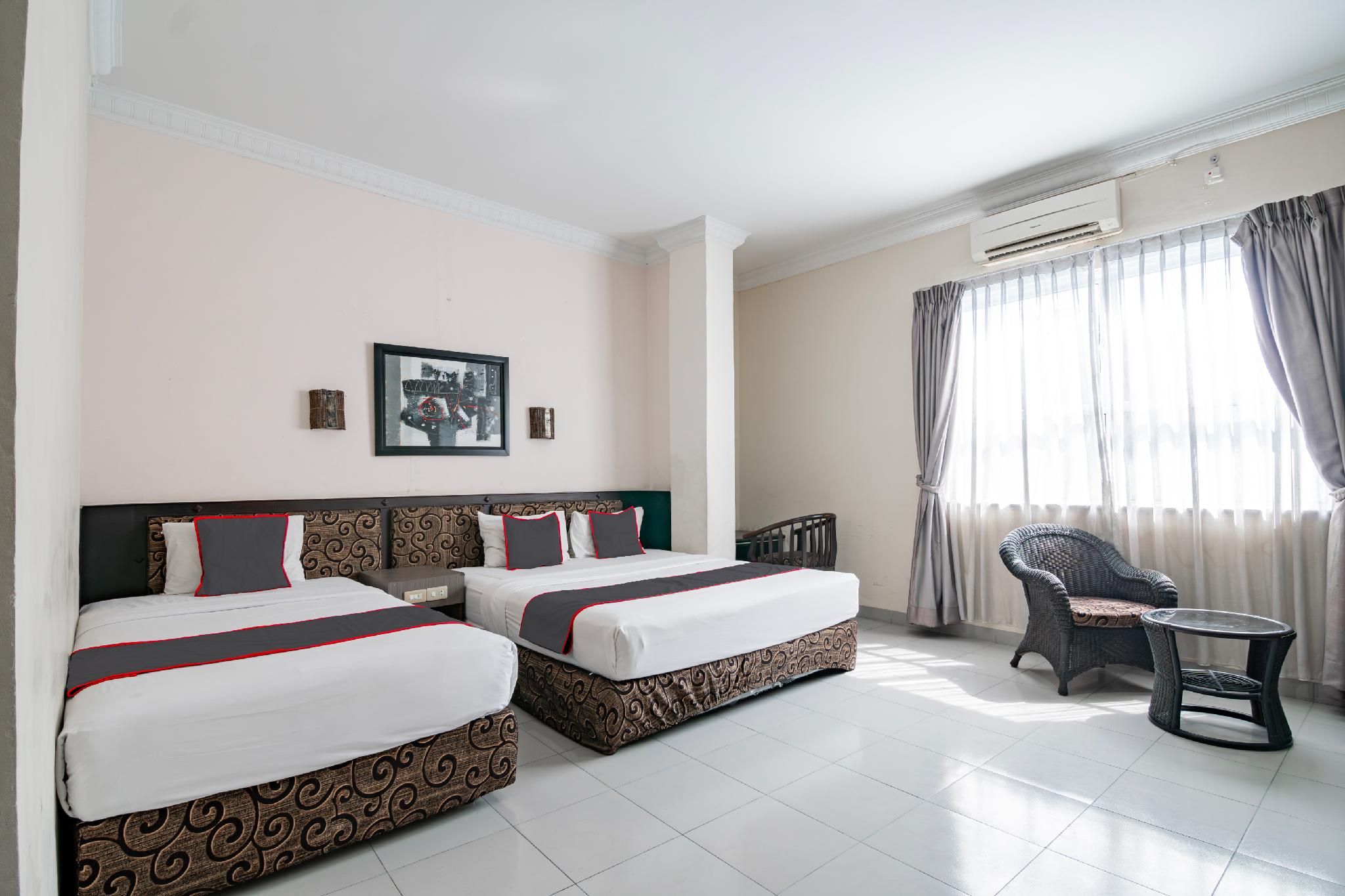 Suite Family Room