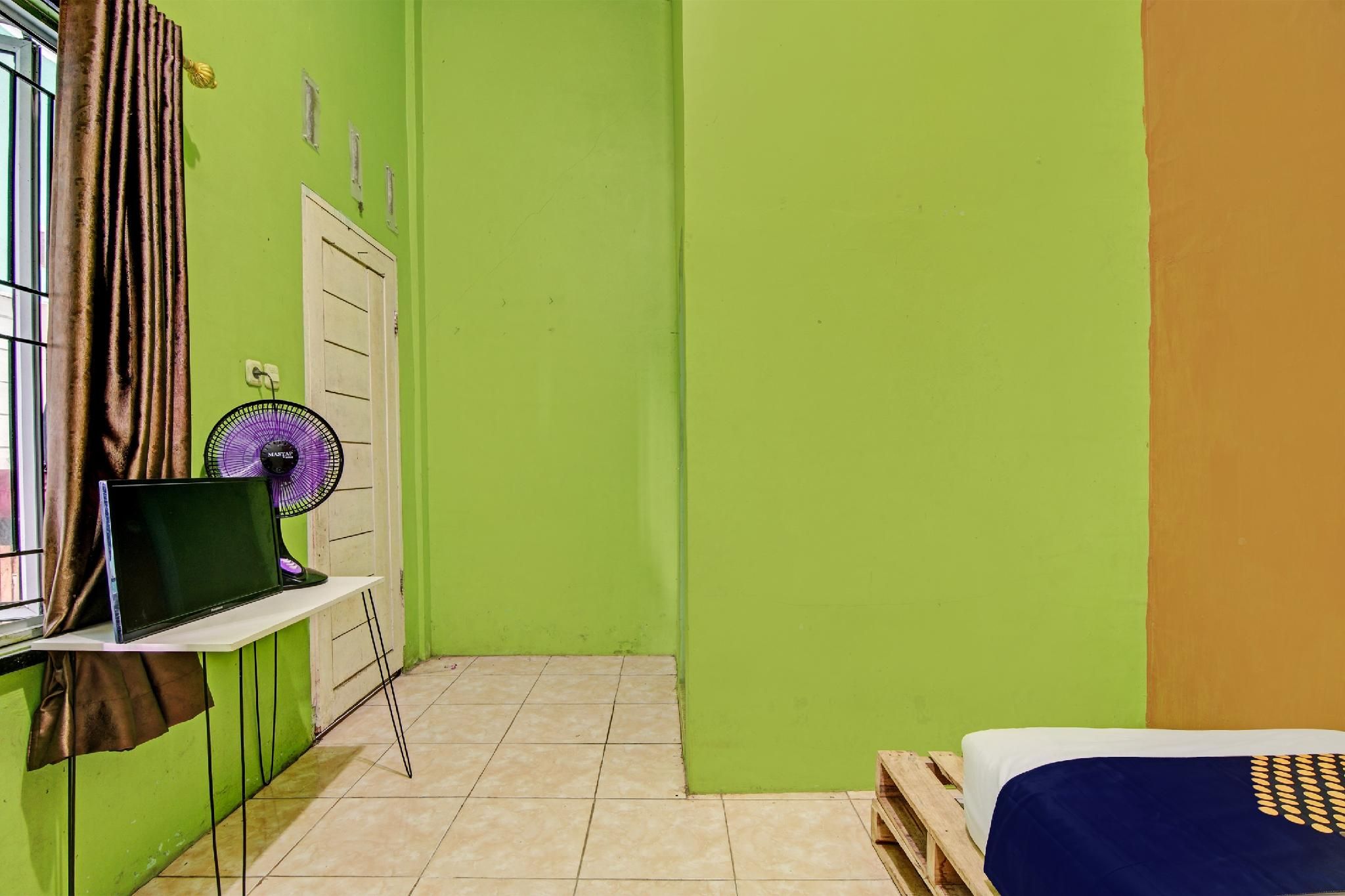 Single Room without Air Conditioning