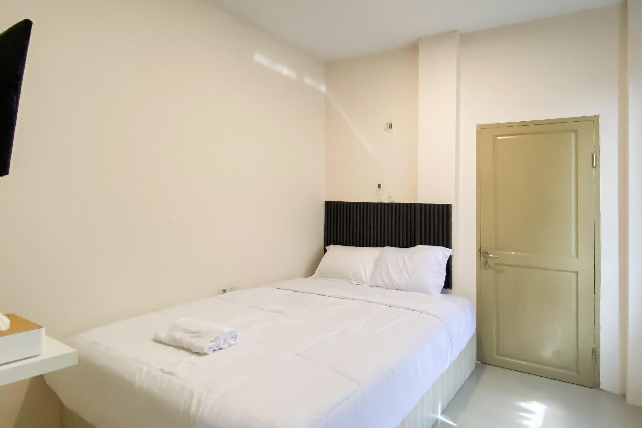 RedDoorz Room
