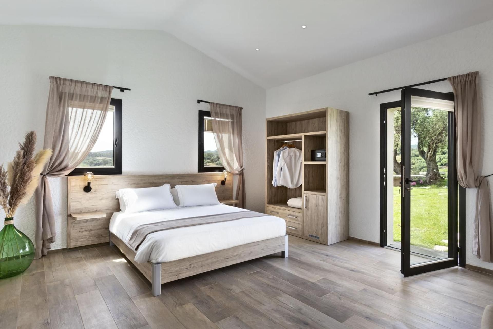 Queen Room with Garden View