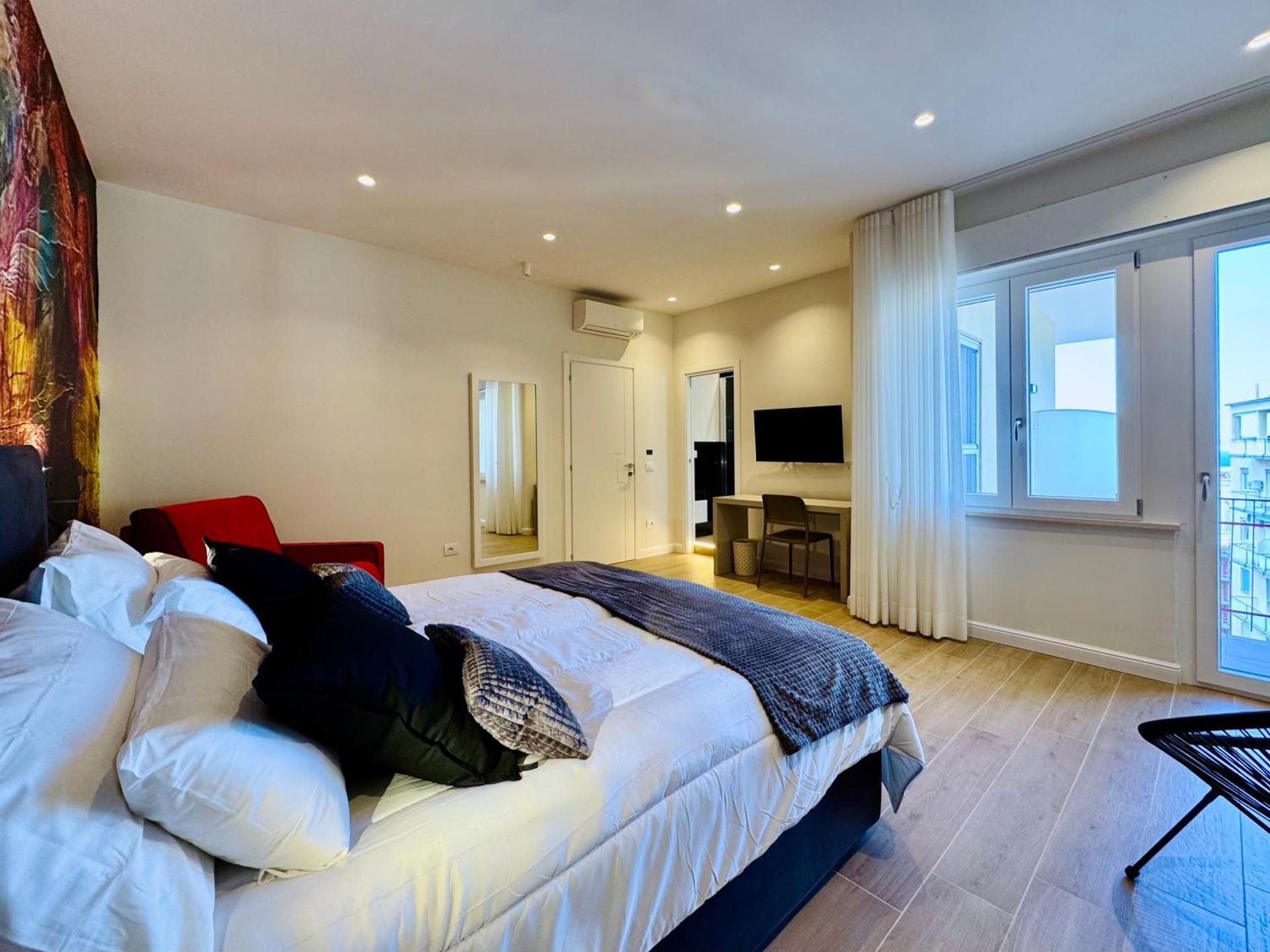 Double or Twin Room with Partial Sea View