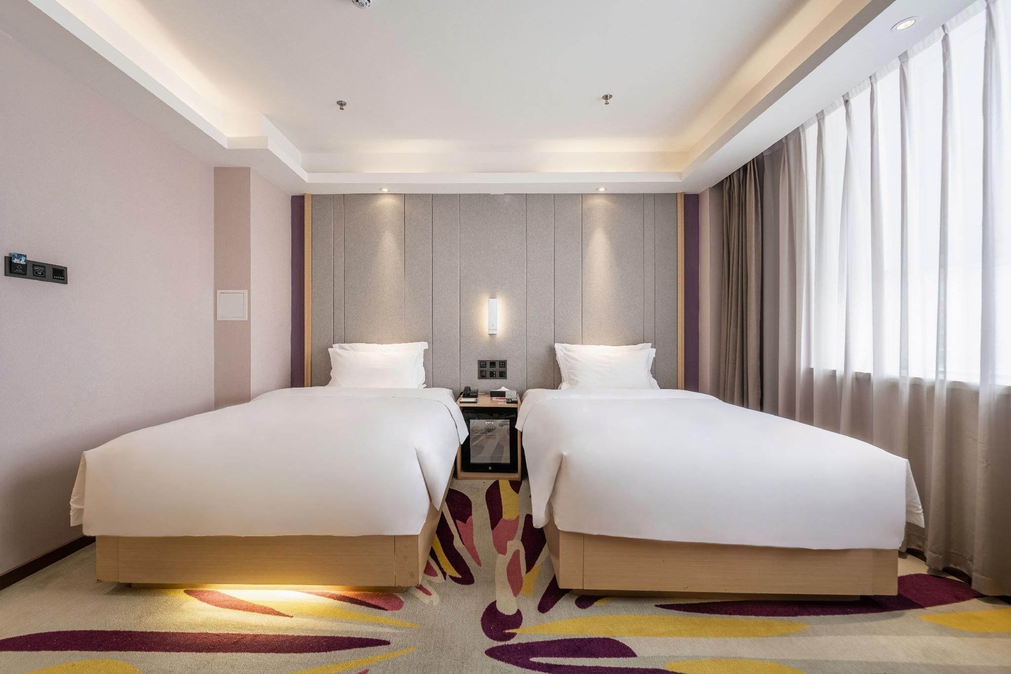 WH - Deluxe Room Twin