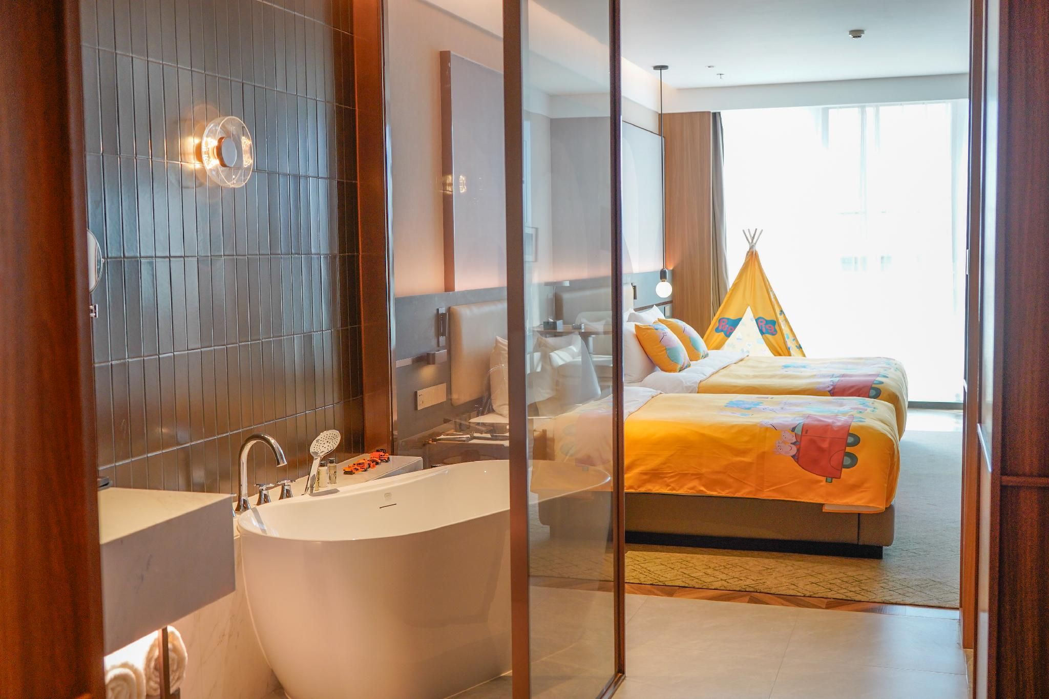 Huazhu - Deluxe Family Room