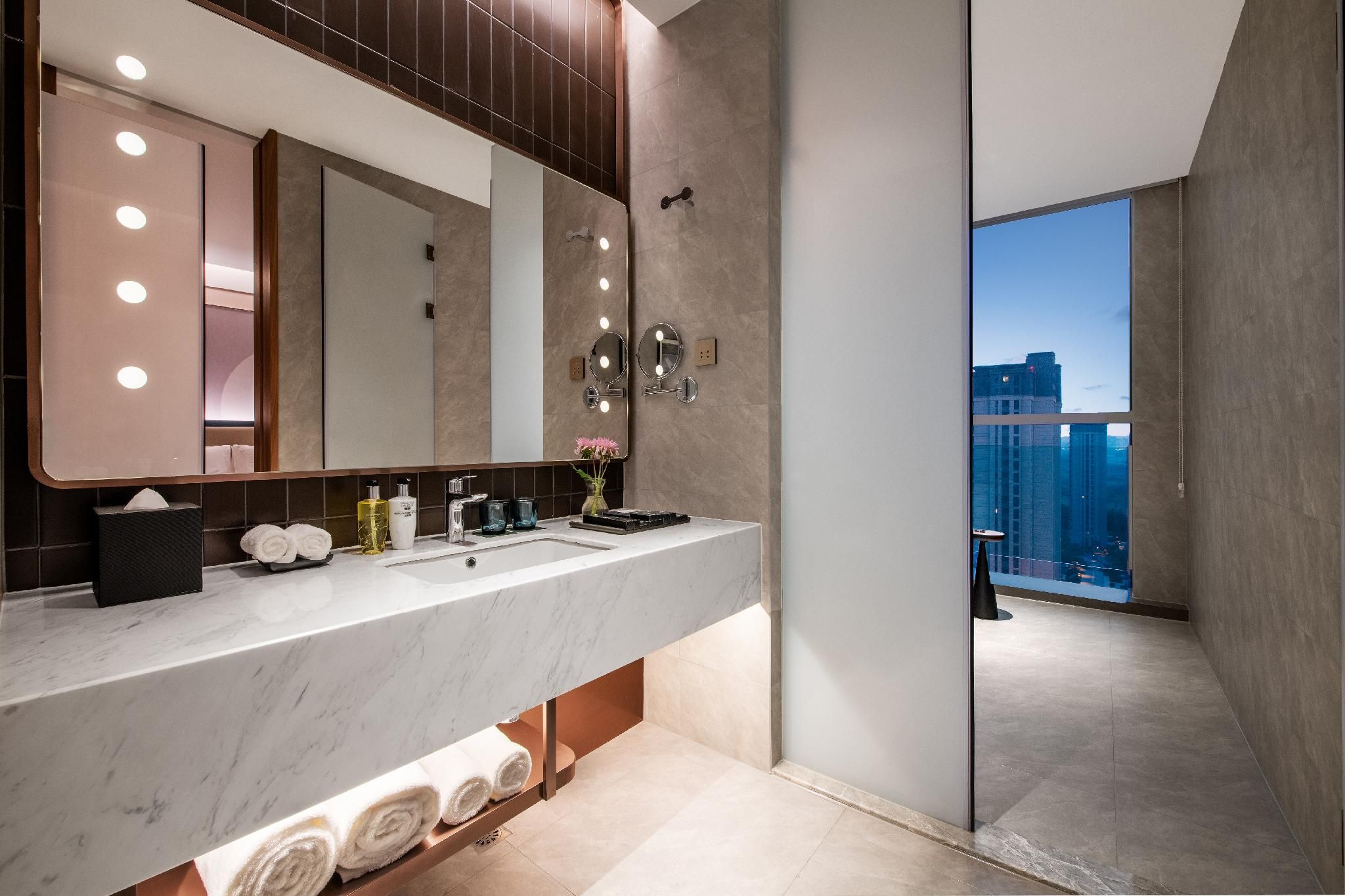 Huazhu - Deluxe Bed Room