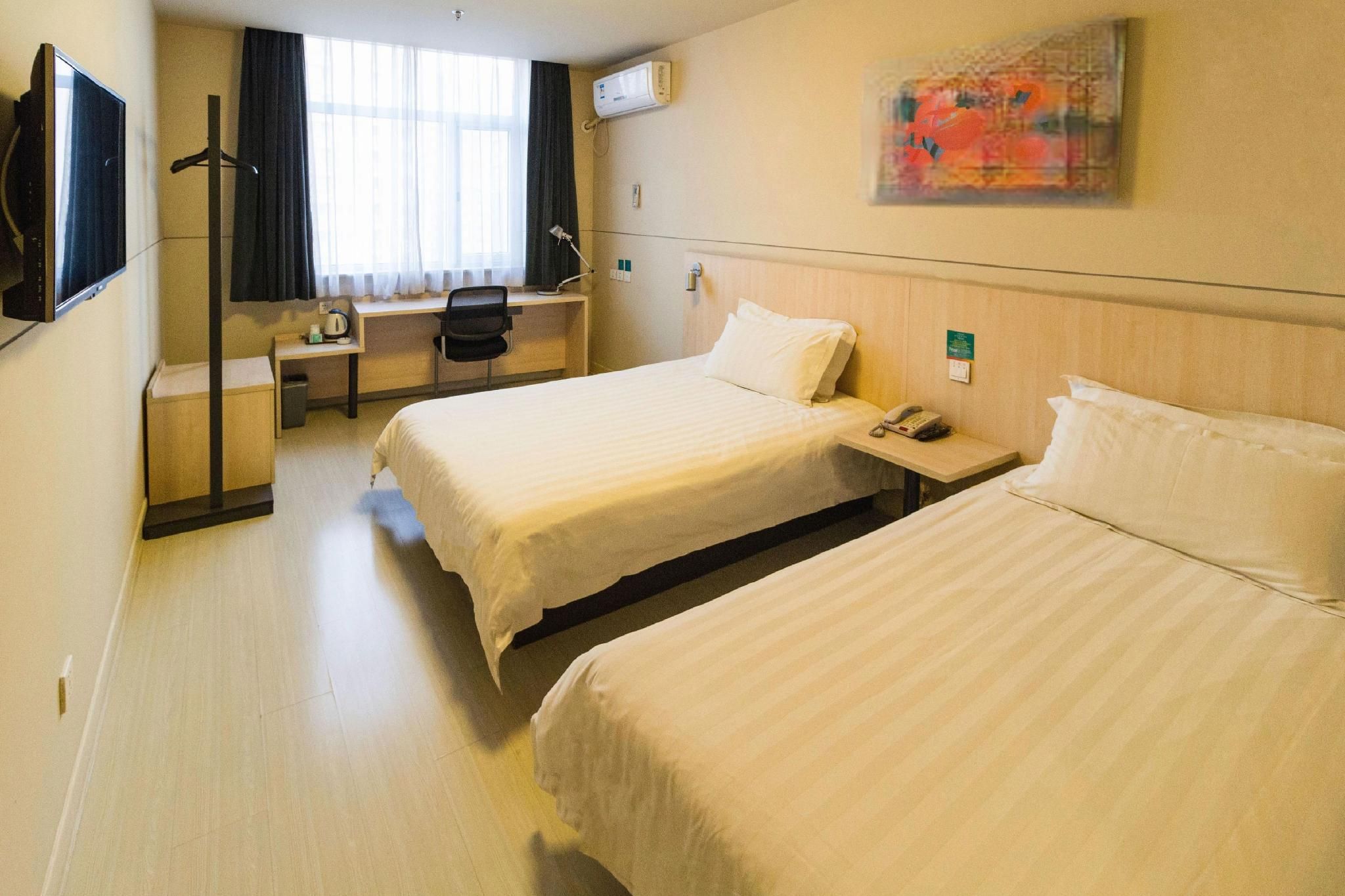 WH - Standard Twin Bed Family Room