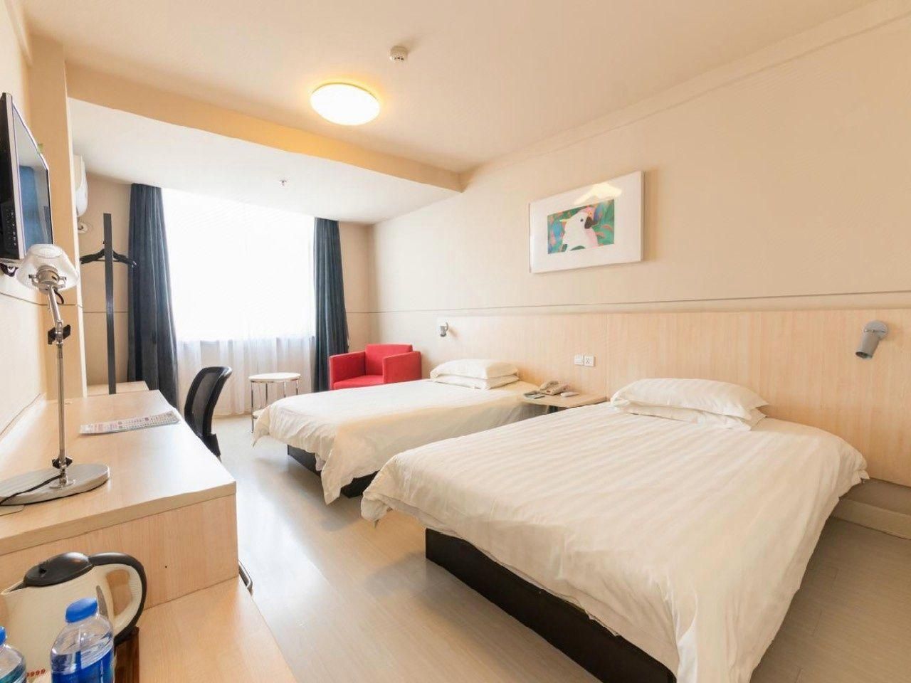 WH - Standard Twin Bed Family Room