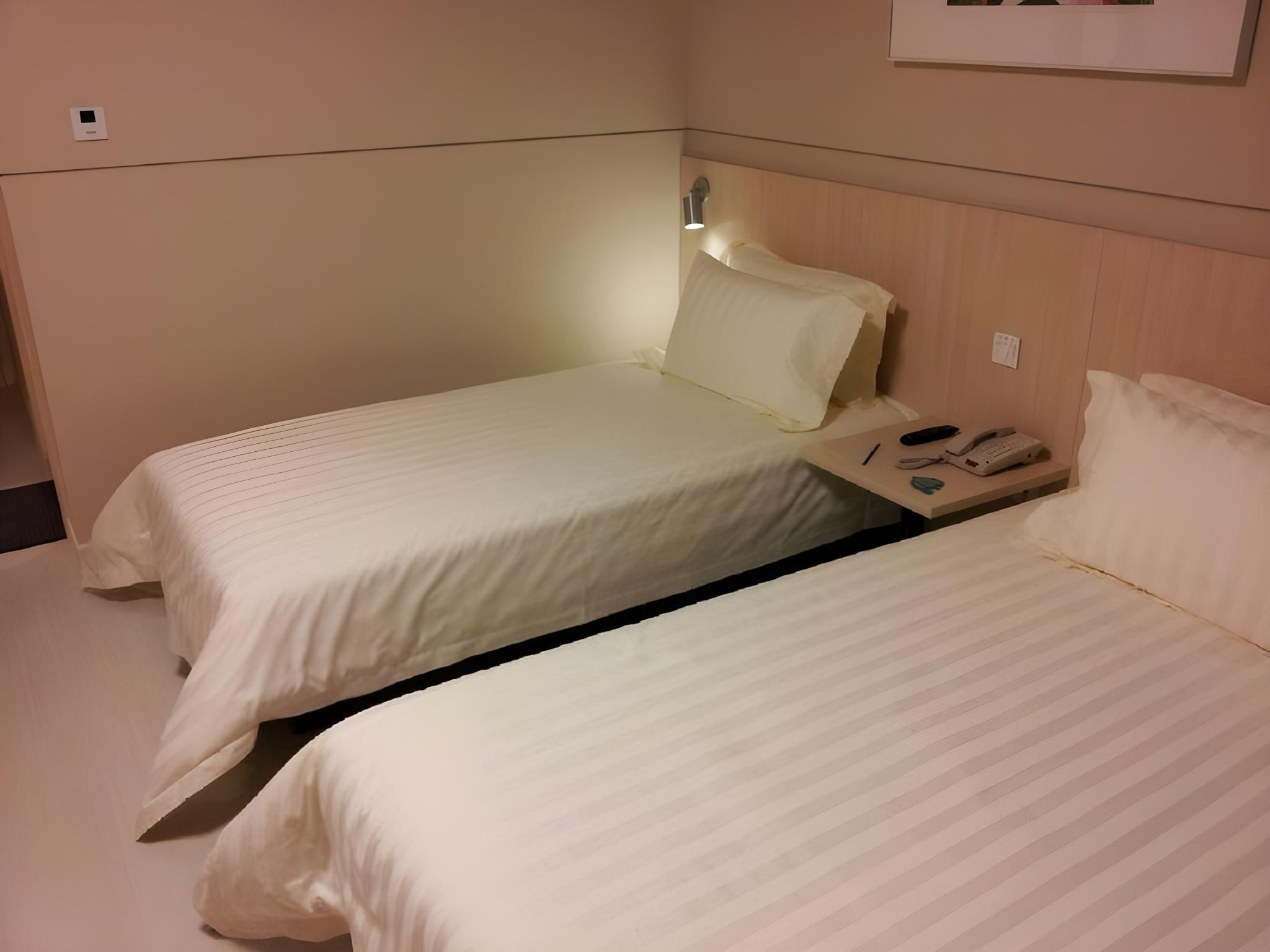 Business Standard Room A