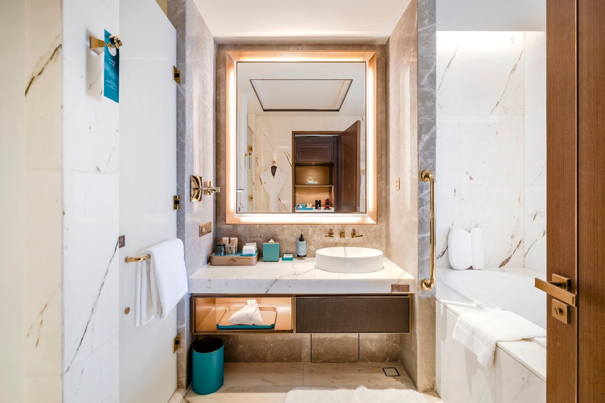 Luxury Room with Club Millésime Access, Two Single Beds