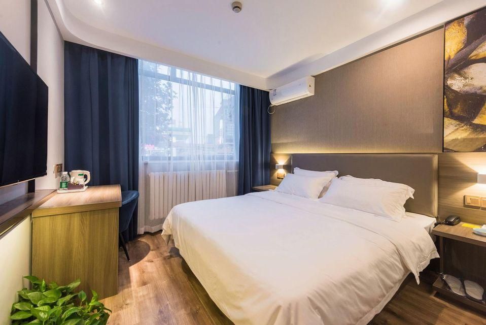 Feature Queen Room
