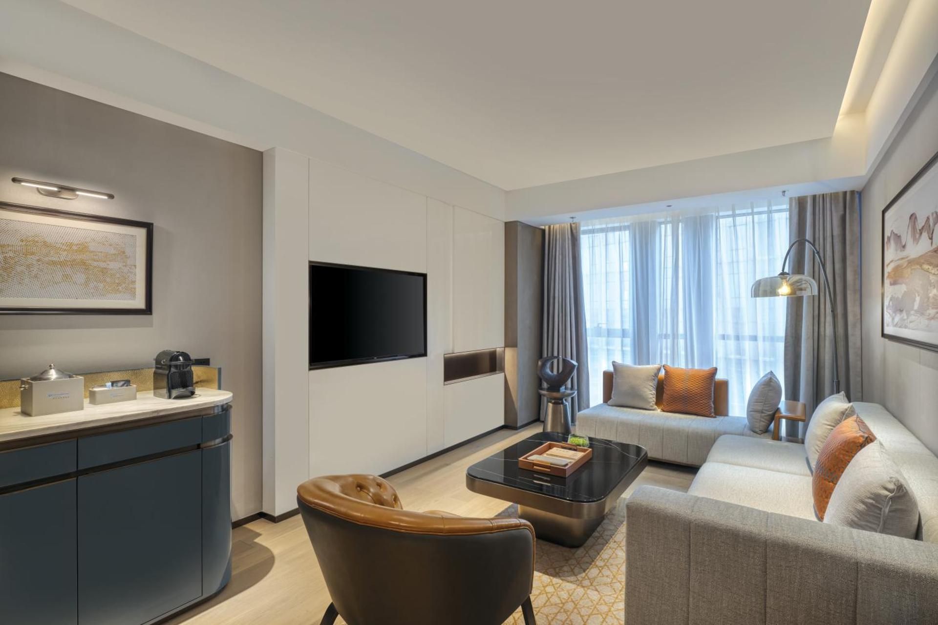 1 King Bed and 1 Twin Bed, Family Suite, Non-Smoking