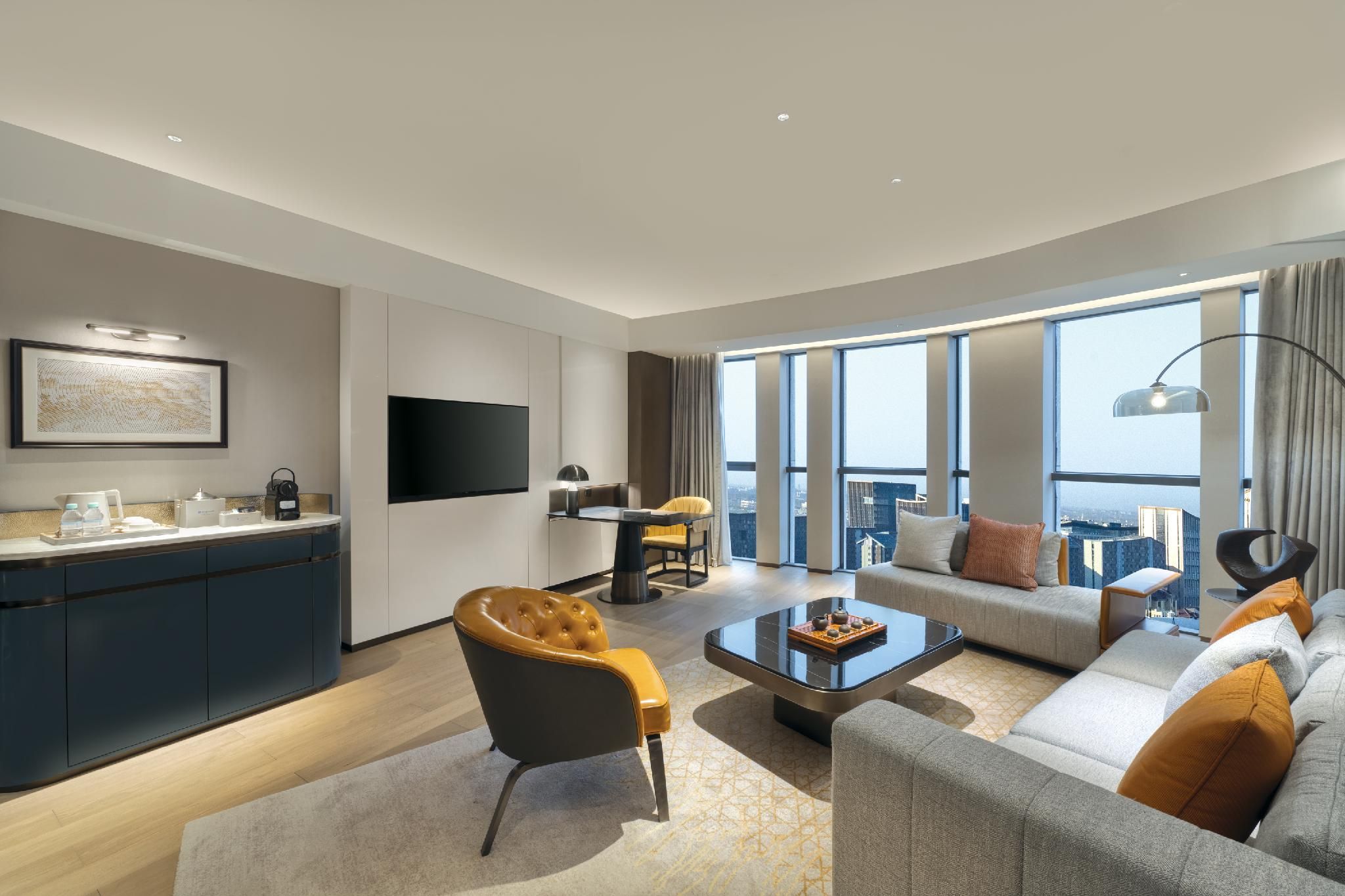 1 King Bed, Deluxe Suite, Non-Smoking