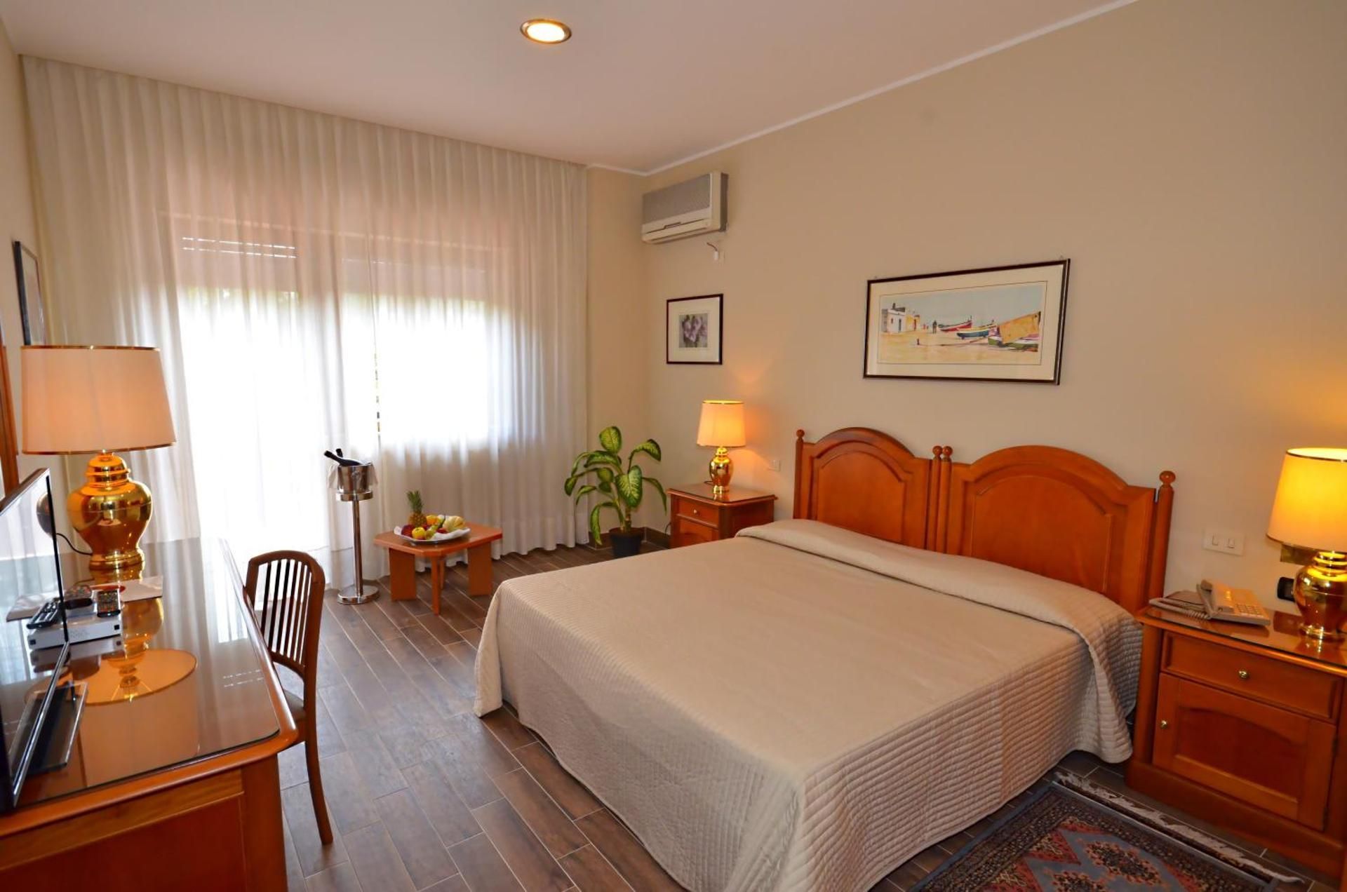 Superior Room with Balcony and Sea View