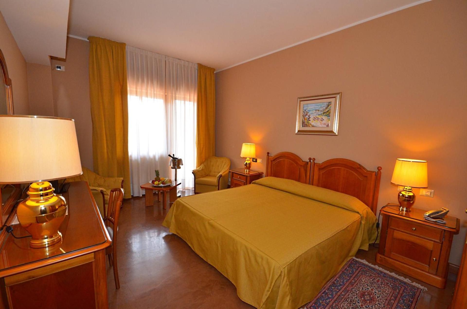 Superior Room with Balcony and Sea View