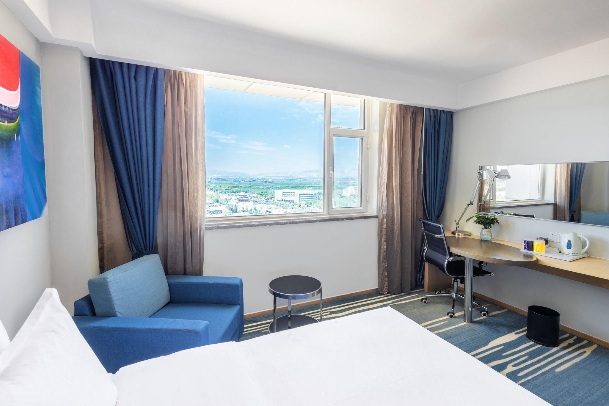 1 King Standard High Floor