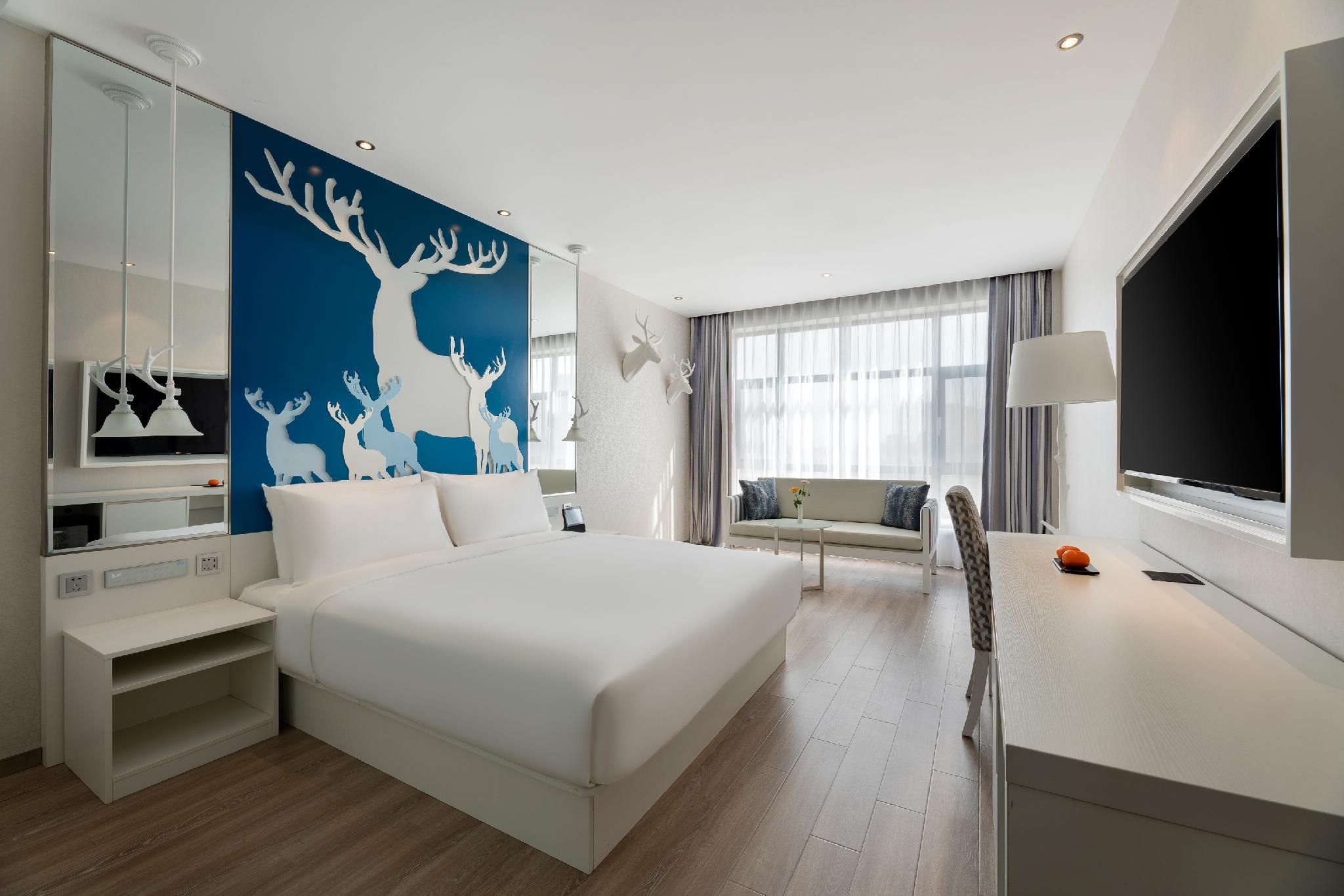 Business Queen Bed Room