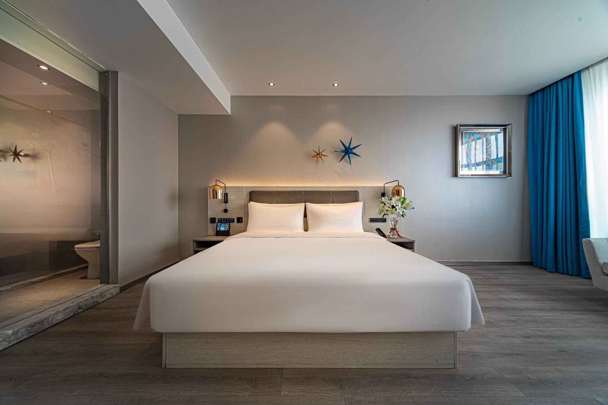Queen Superior Room