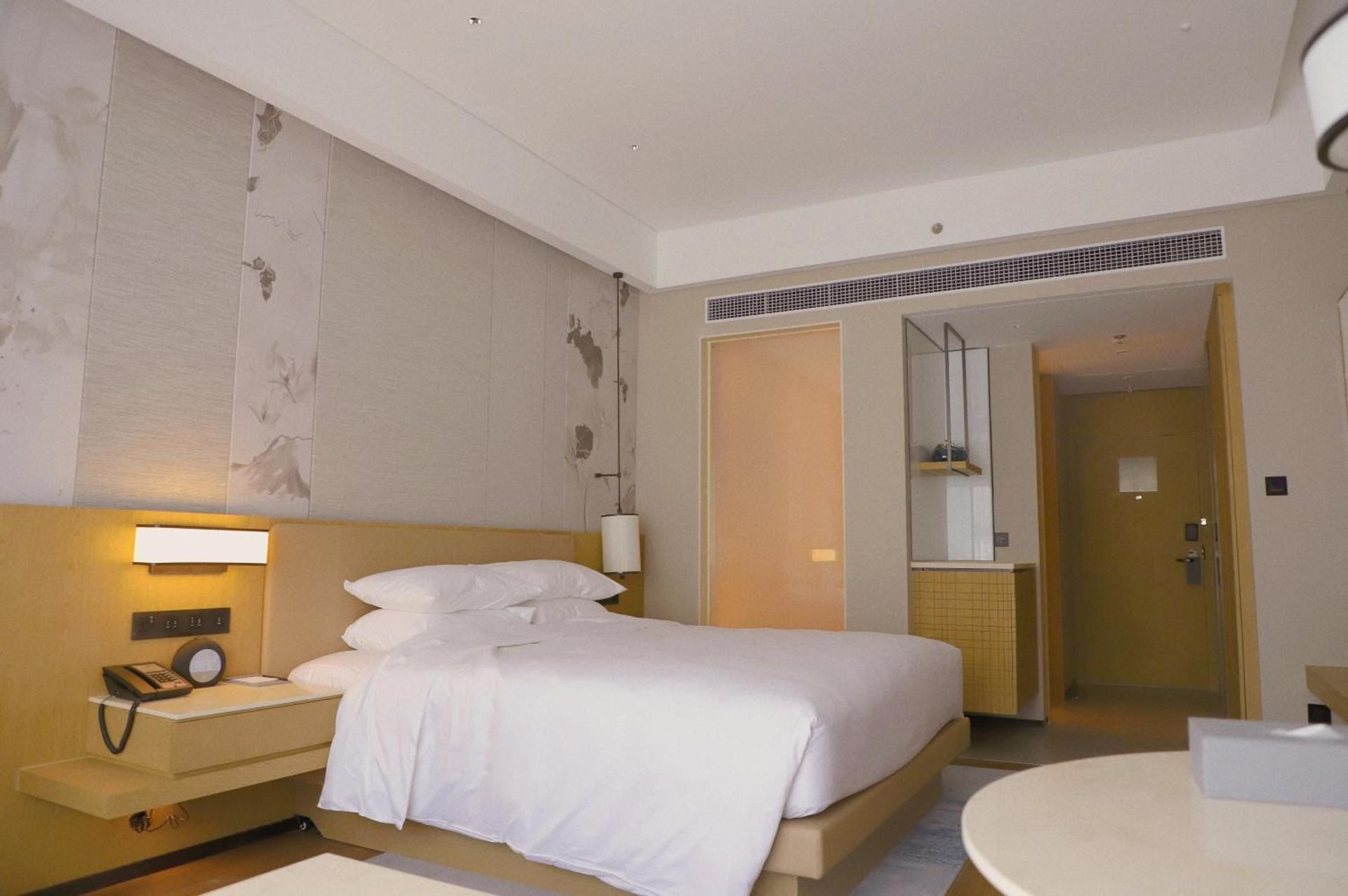 Deluxe King, Guest room, 1 King, Mountain view