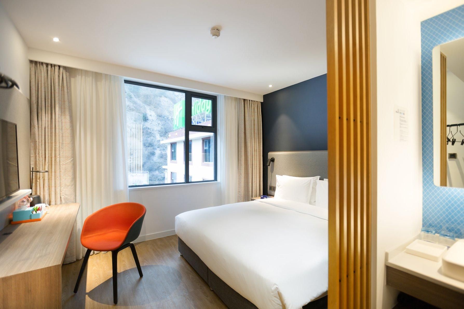 1 King Standard Mountain View