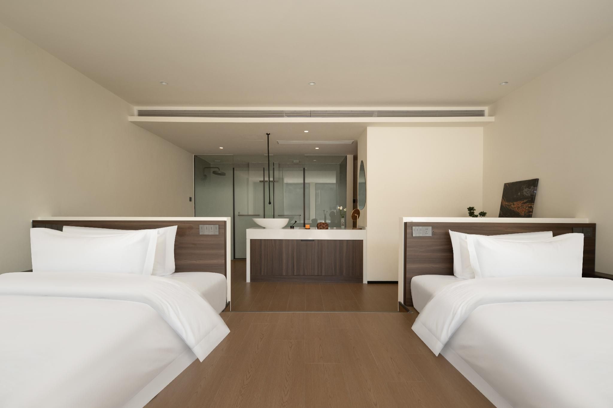 Twin Room with 1 Semi-Double Bed and 1 Single Bed