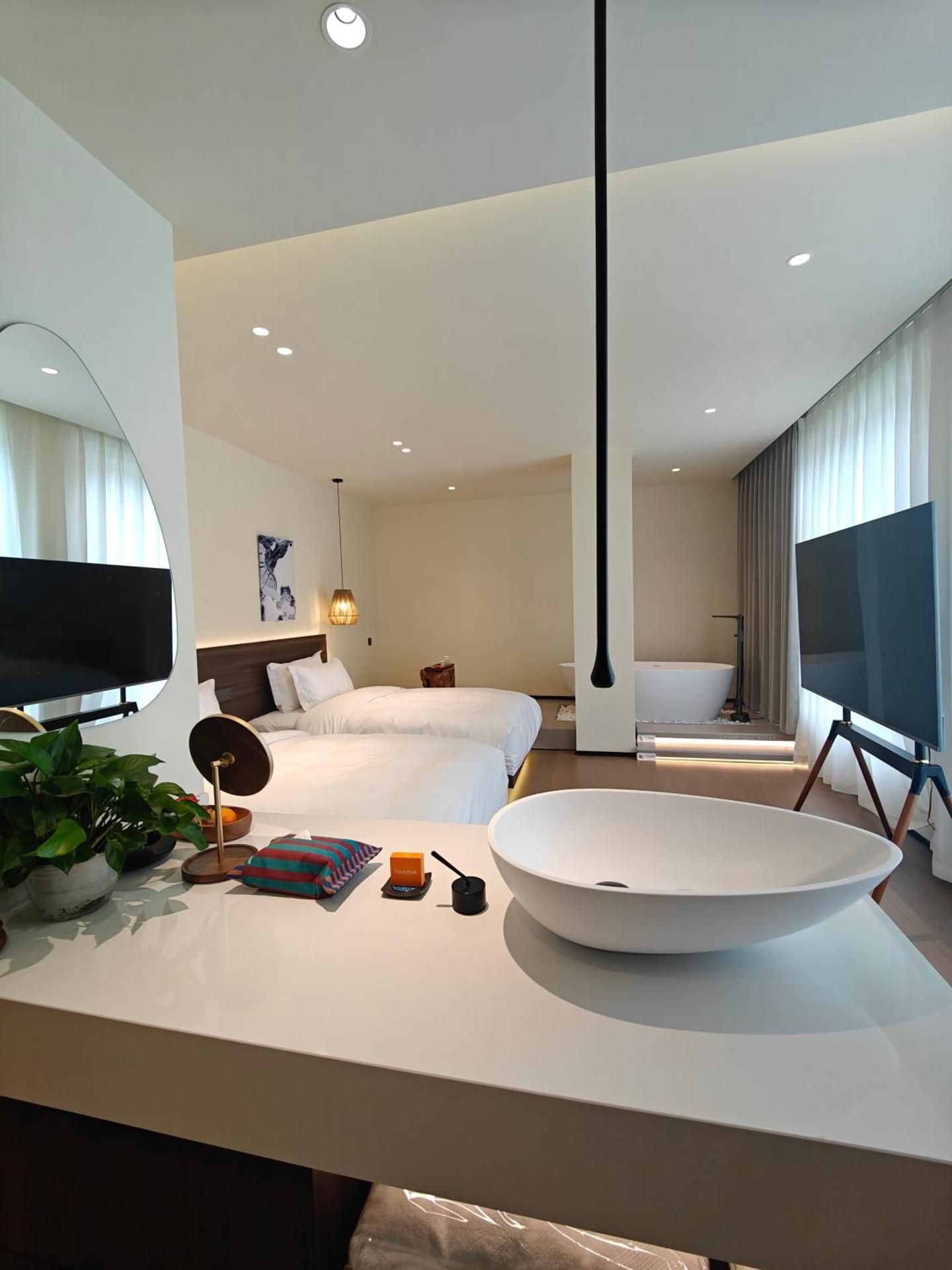 Front View Room