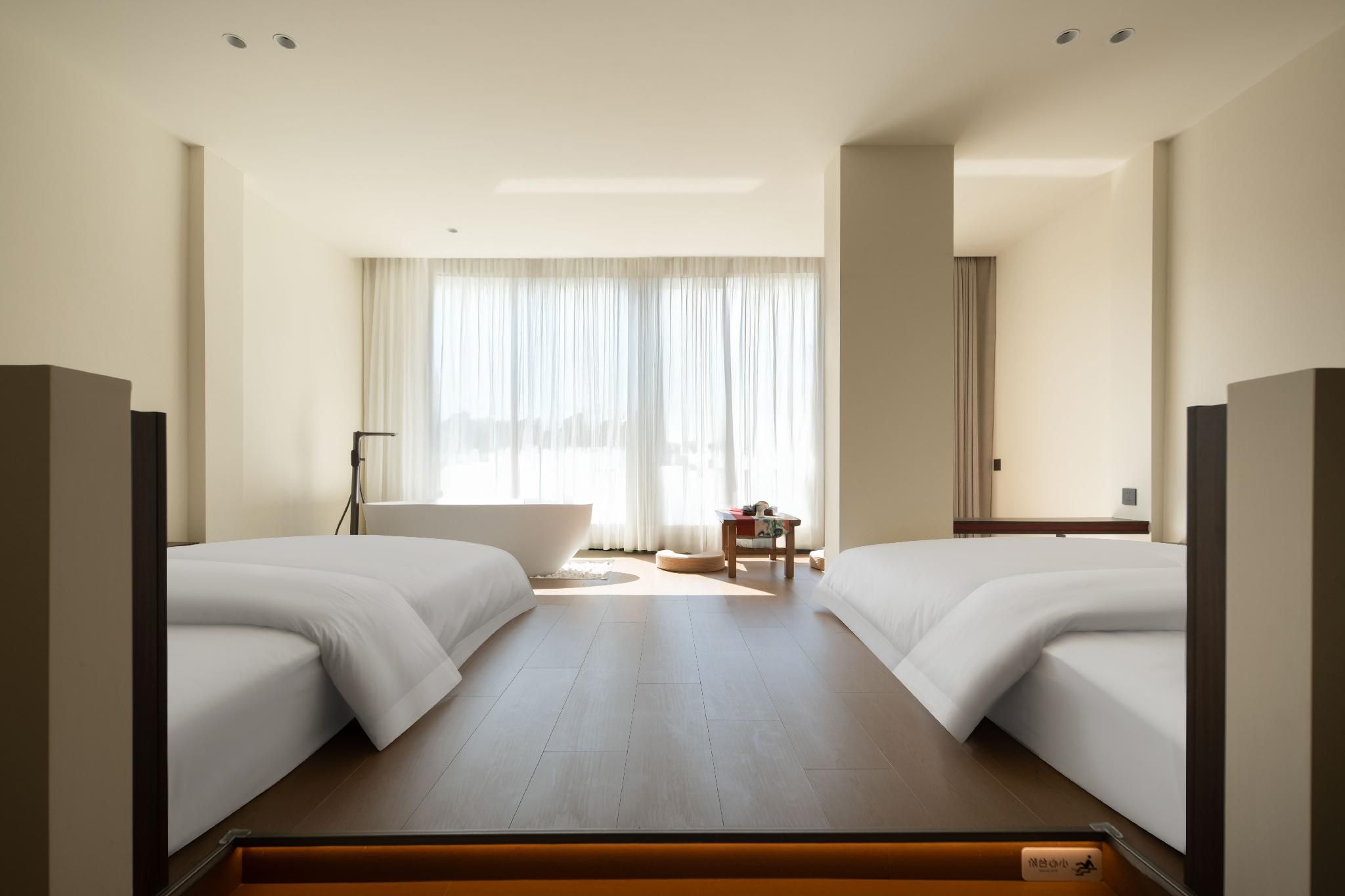 Twin Room with 1 Semi-Double Bed and 1 Single Bed
