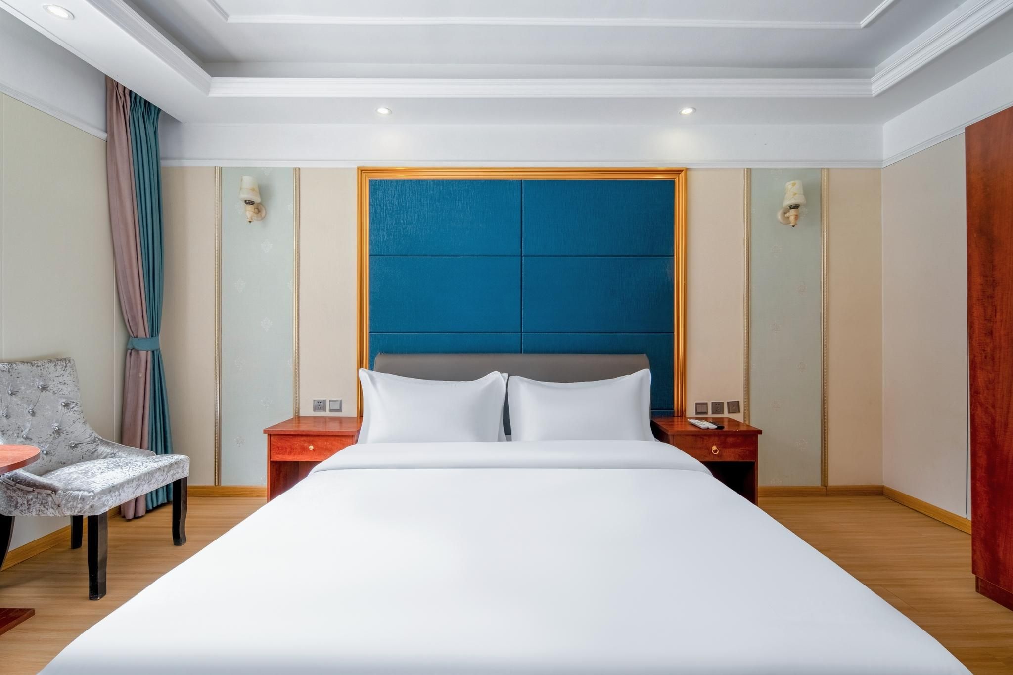 Jiuzhai tour Le Grand Large Hotel Luxury View Room 2