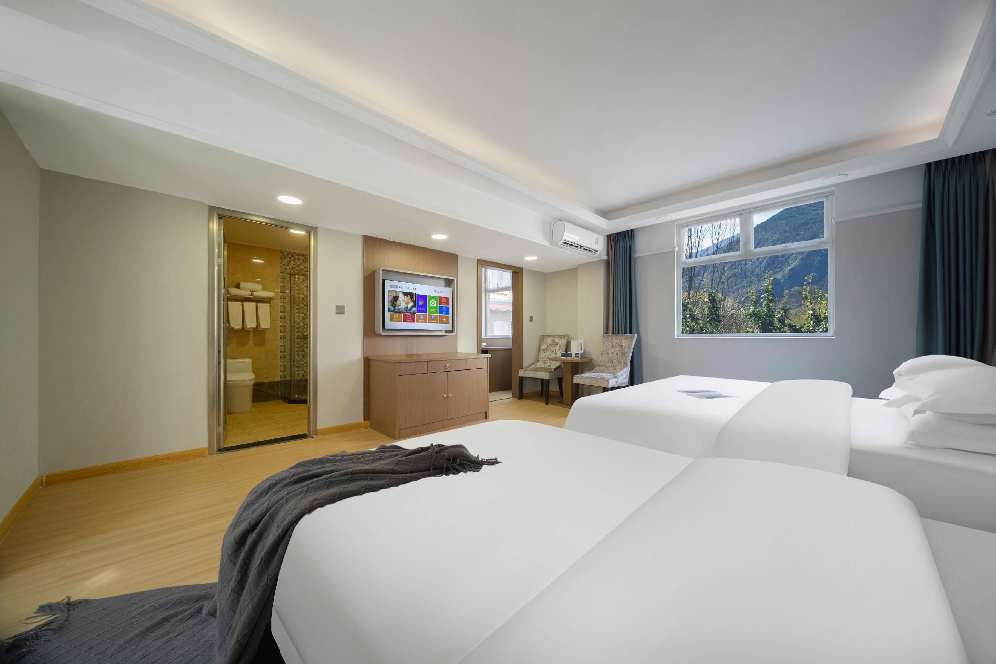 Jiuzhai tour Le Grand Large Hotel Family Room 2